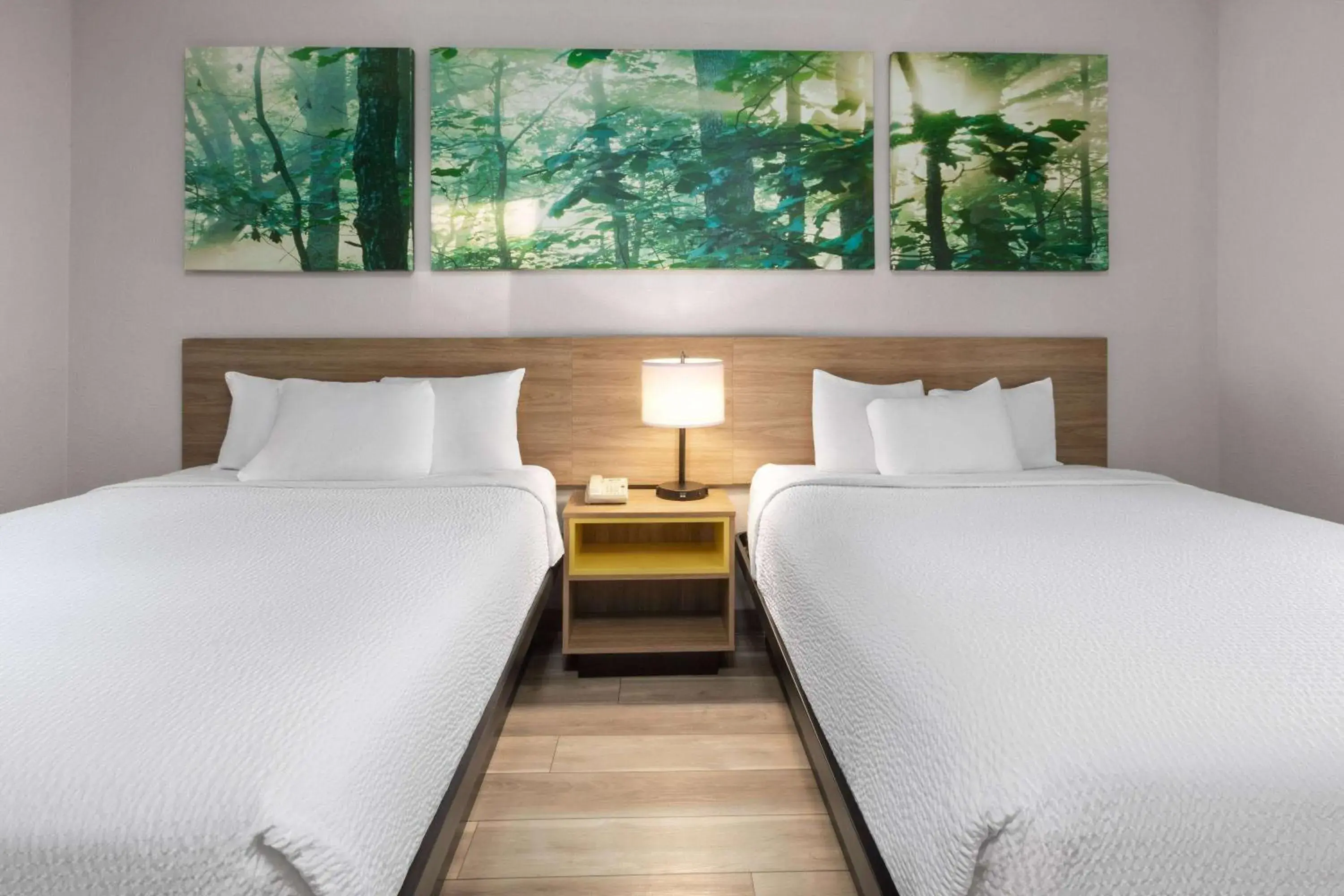 Queen Room with Two Queen Beds - Non-Smoking in Days Inn by Wyndham Hutchinson Queen Room with Two Queen Beds - Non-Smoking in Days Inn by Wyndham Hutchinson