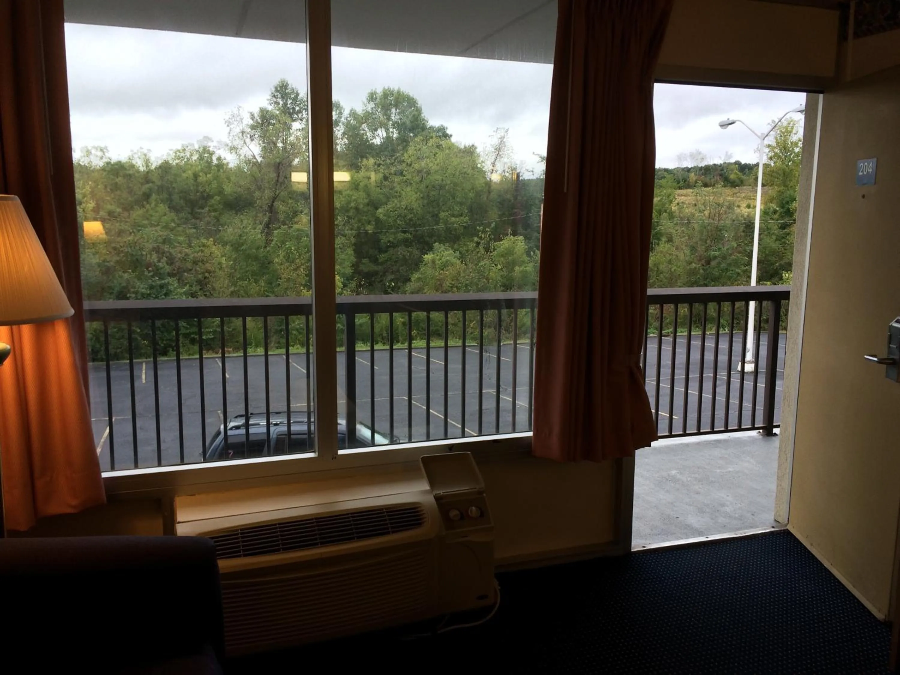 Day in Knights Inn Newport