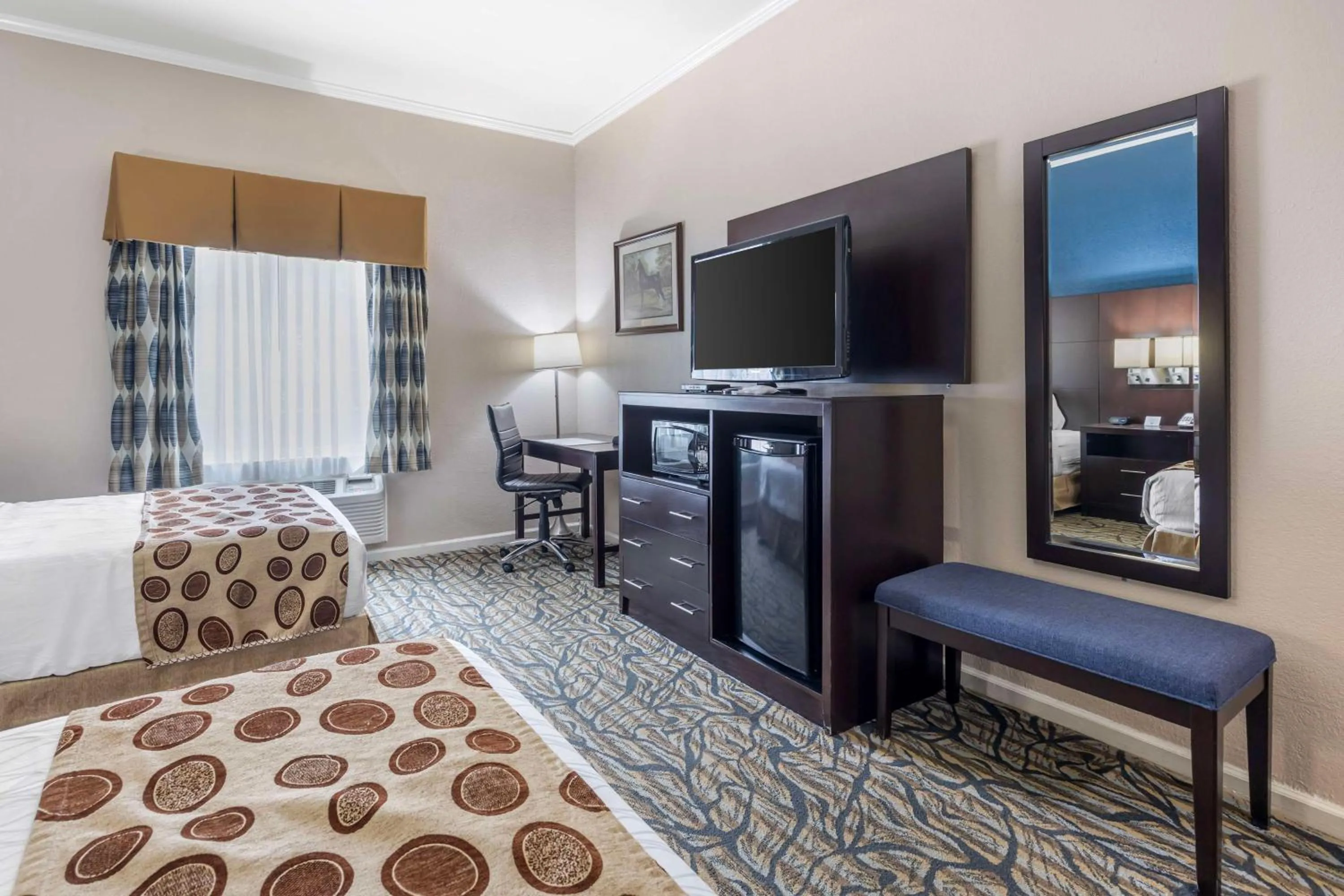 Bedroom in Best Western Spring Hill Inn & Suites