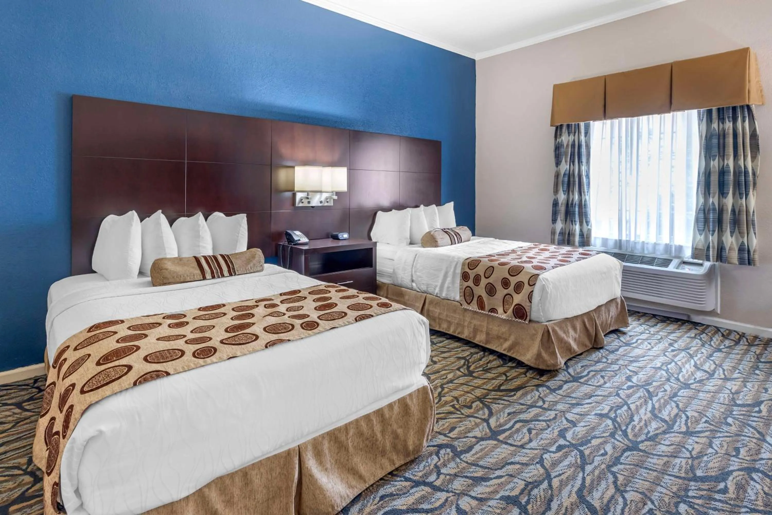 Bedroom in Best Western Spring Hill Inn & Suites