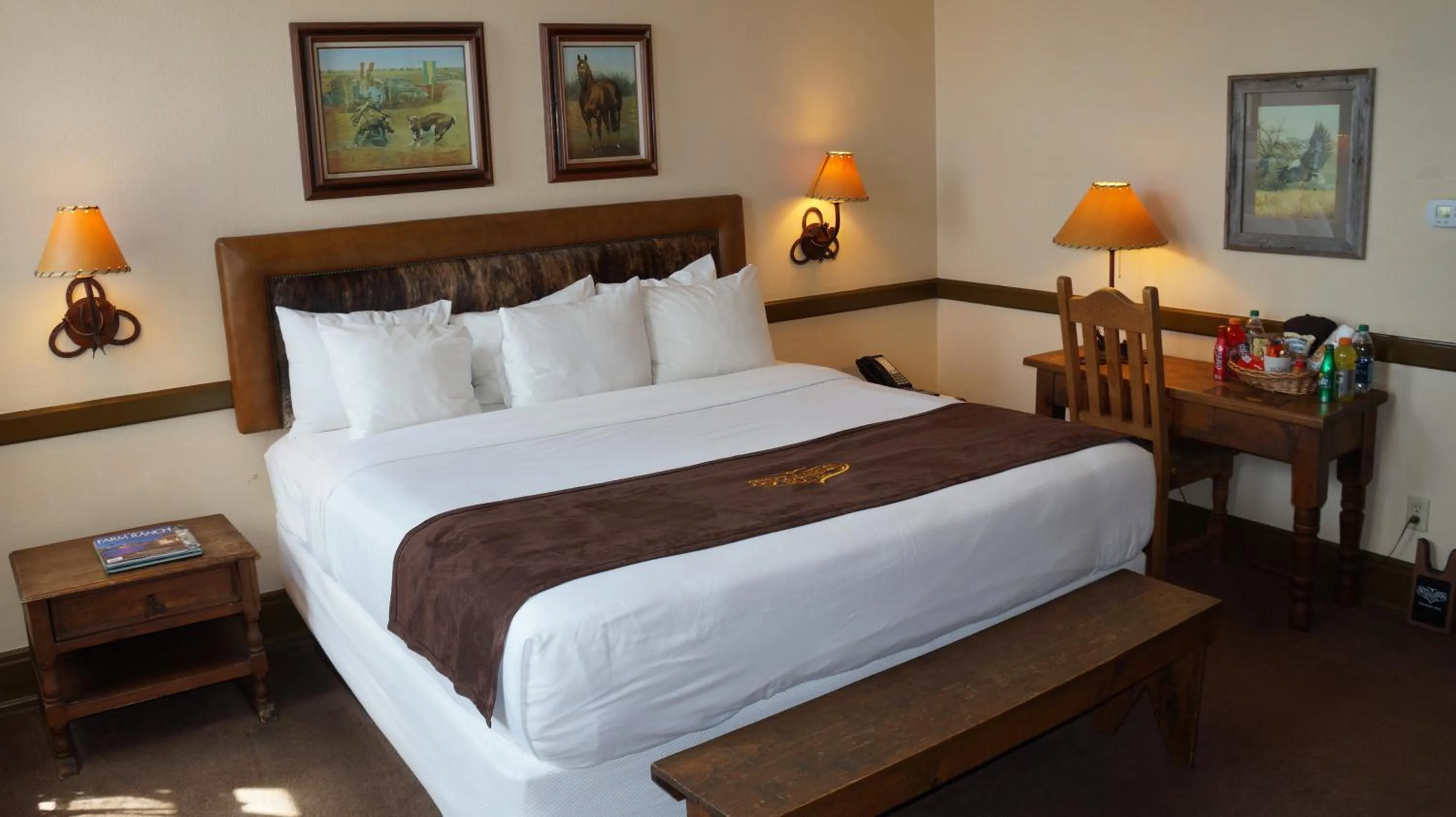 Bedroom, Bed in Stockyards Hotel