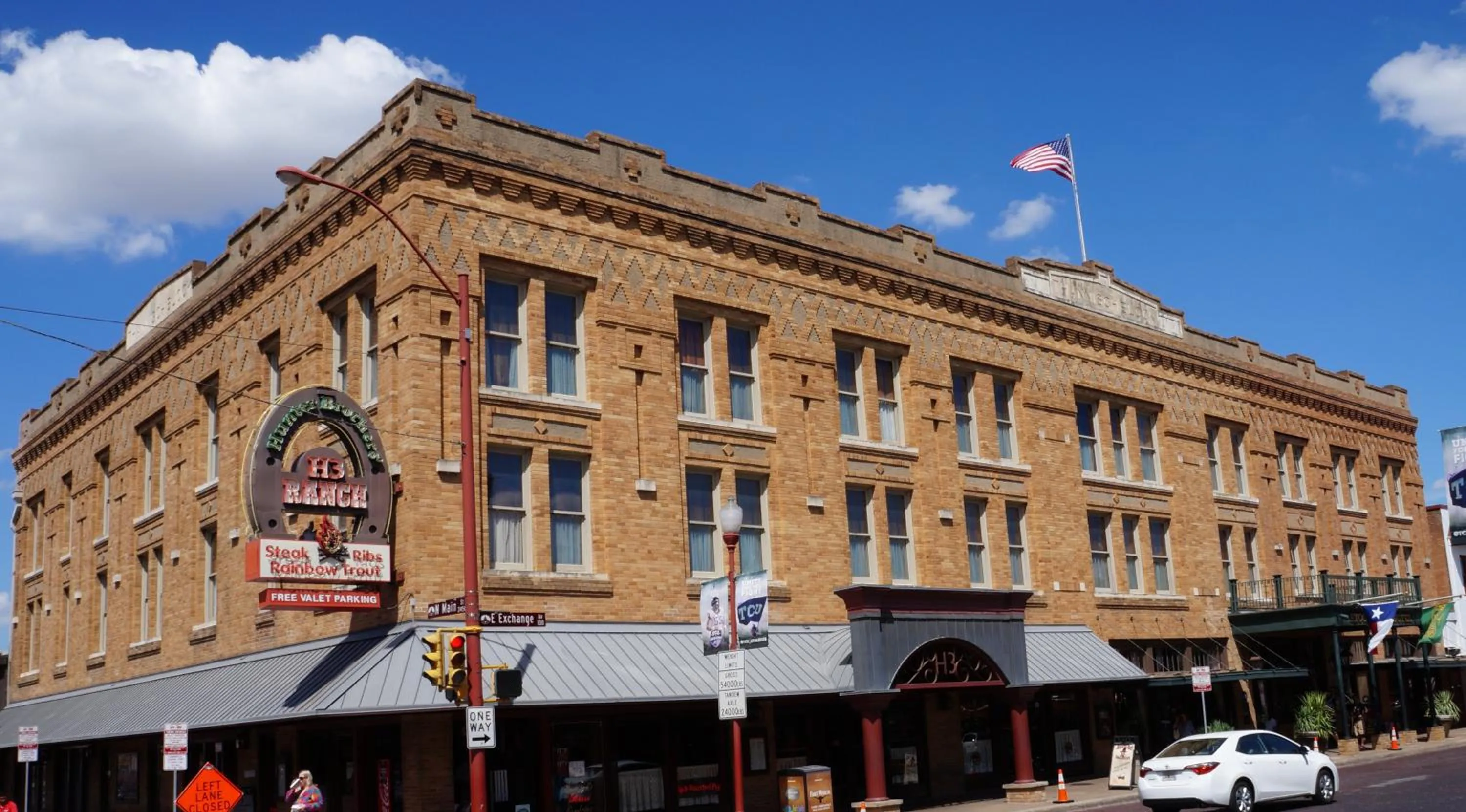 Facade/entrance in Stockyards Hotel
