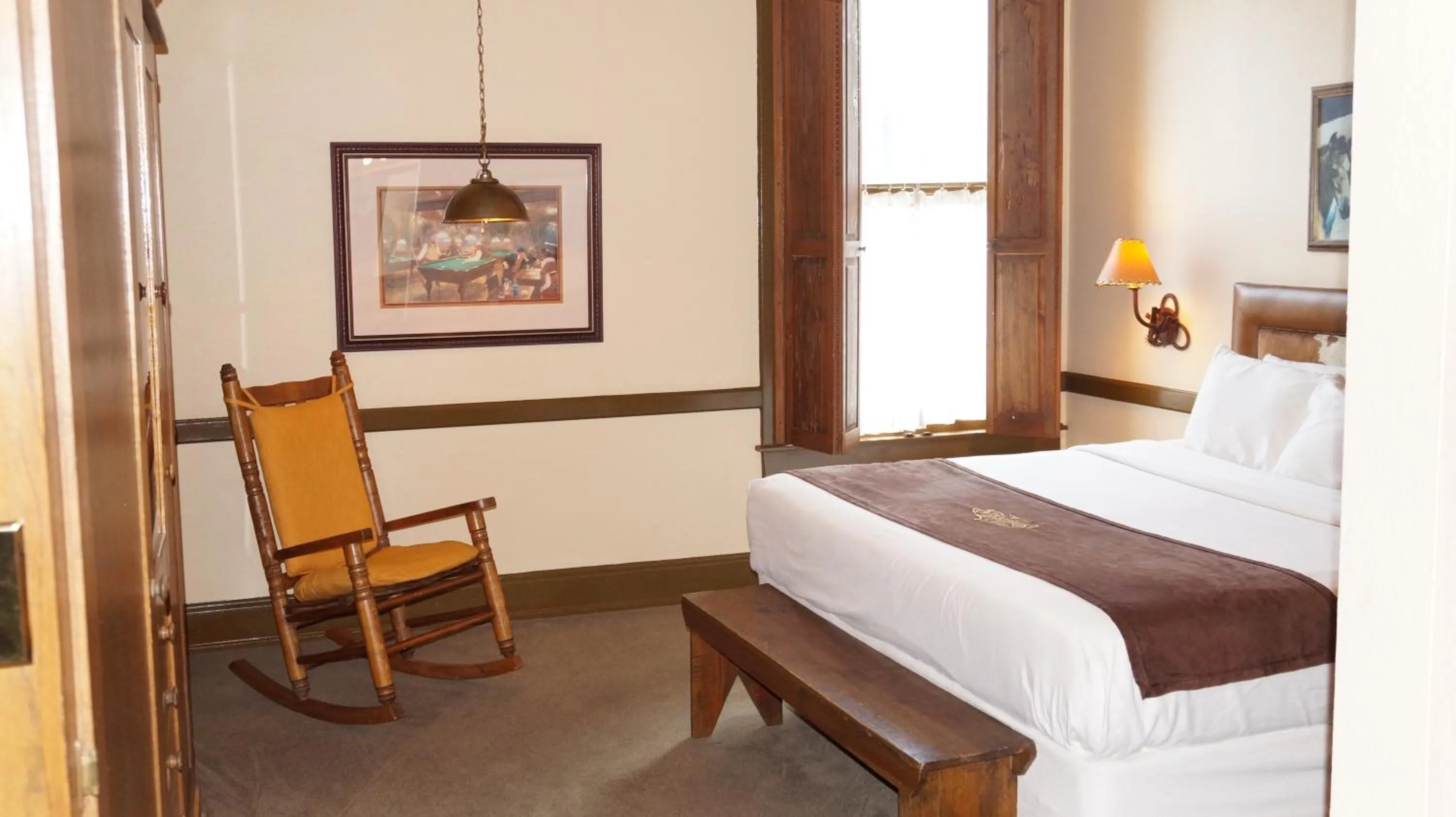 Bedroom, Bed in Stockyards Hotel