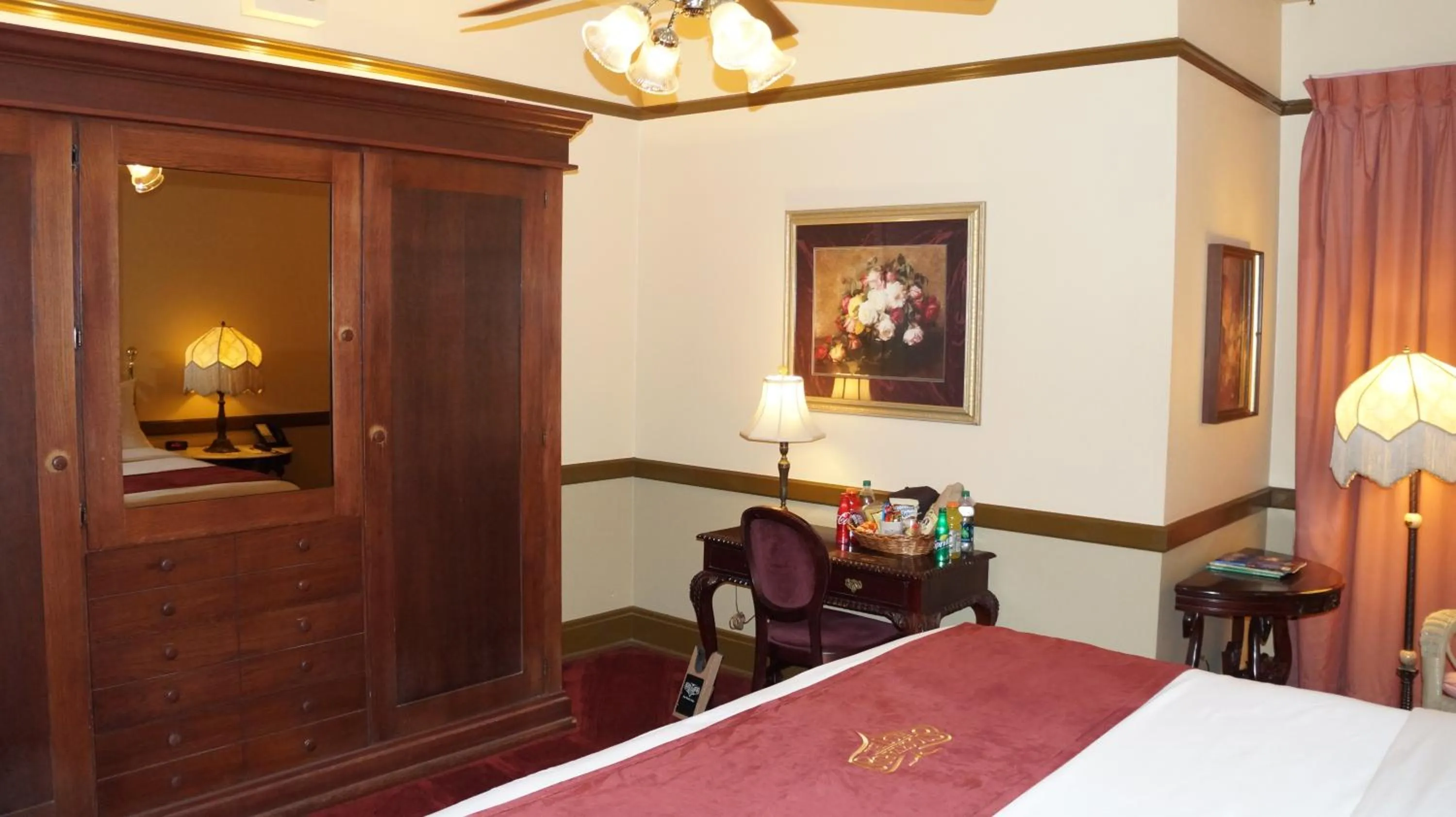 Bedroom, Bed in Stockyards Hotel