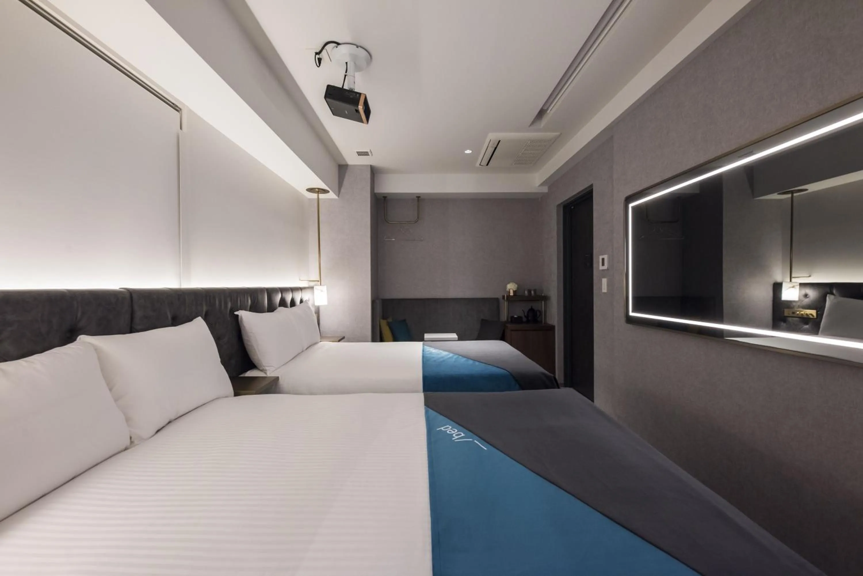 Photo of the whole room, Bed in slash kawasaki