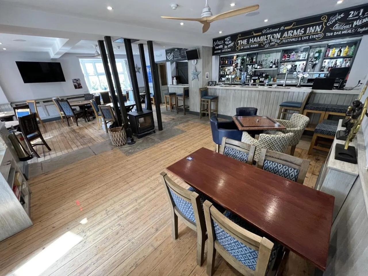 Lounge or bar in Hamilton Arms Suites