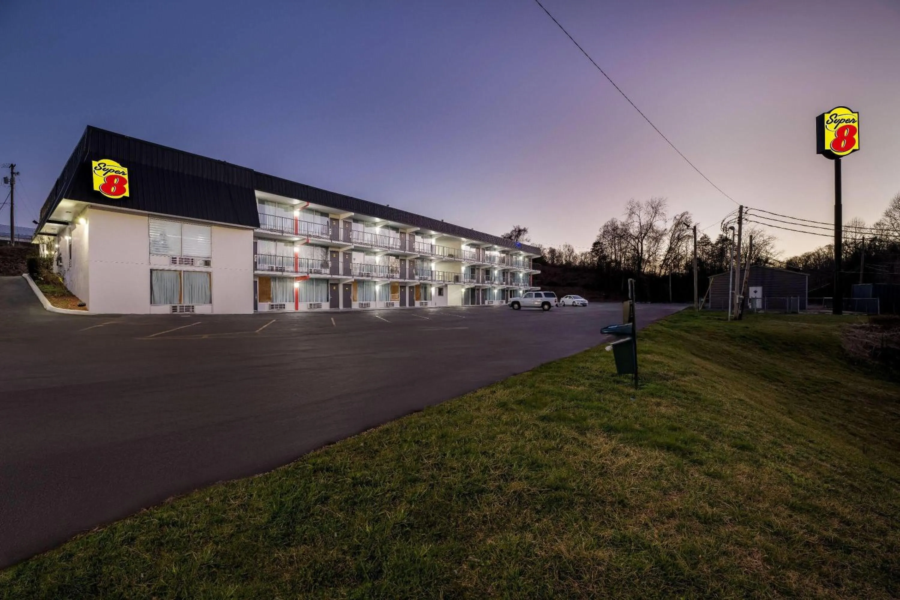 Property building in Super 8 by Wyndham Kingsport /I-81