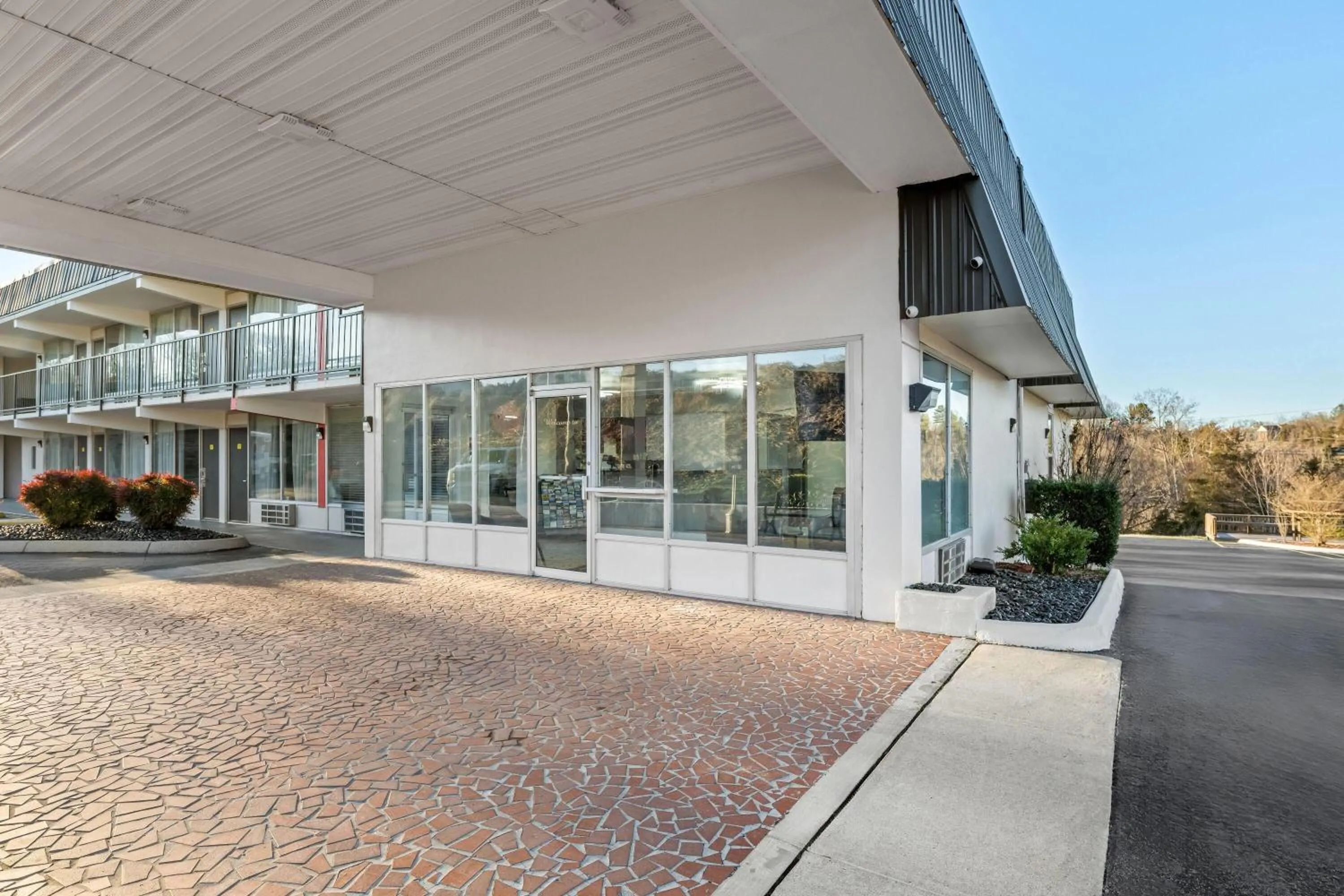 Property building in Super 8 by Wyndham Kingsport /I-81