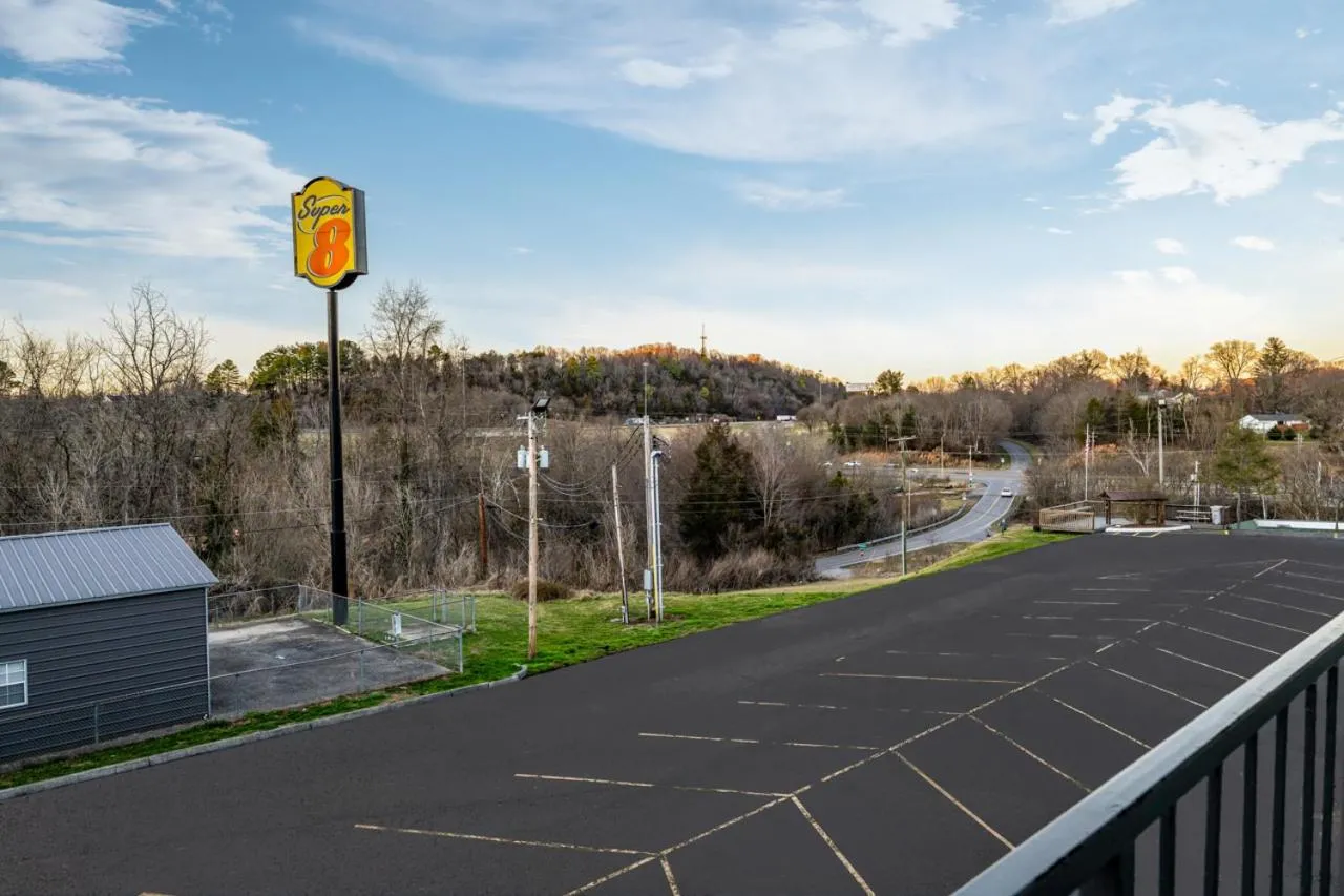 Super 8 by Wyndham Kingsport /I-81