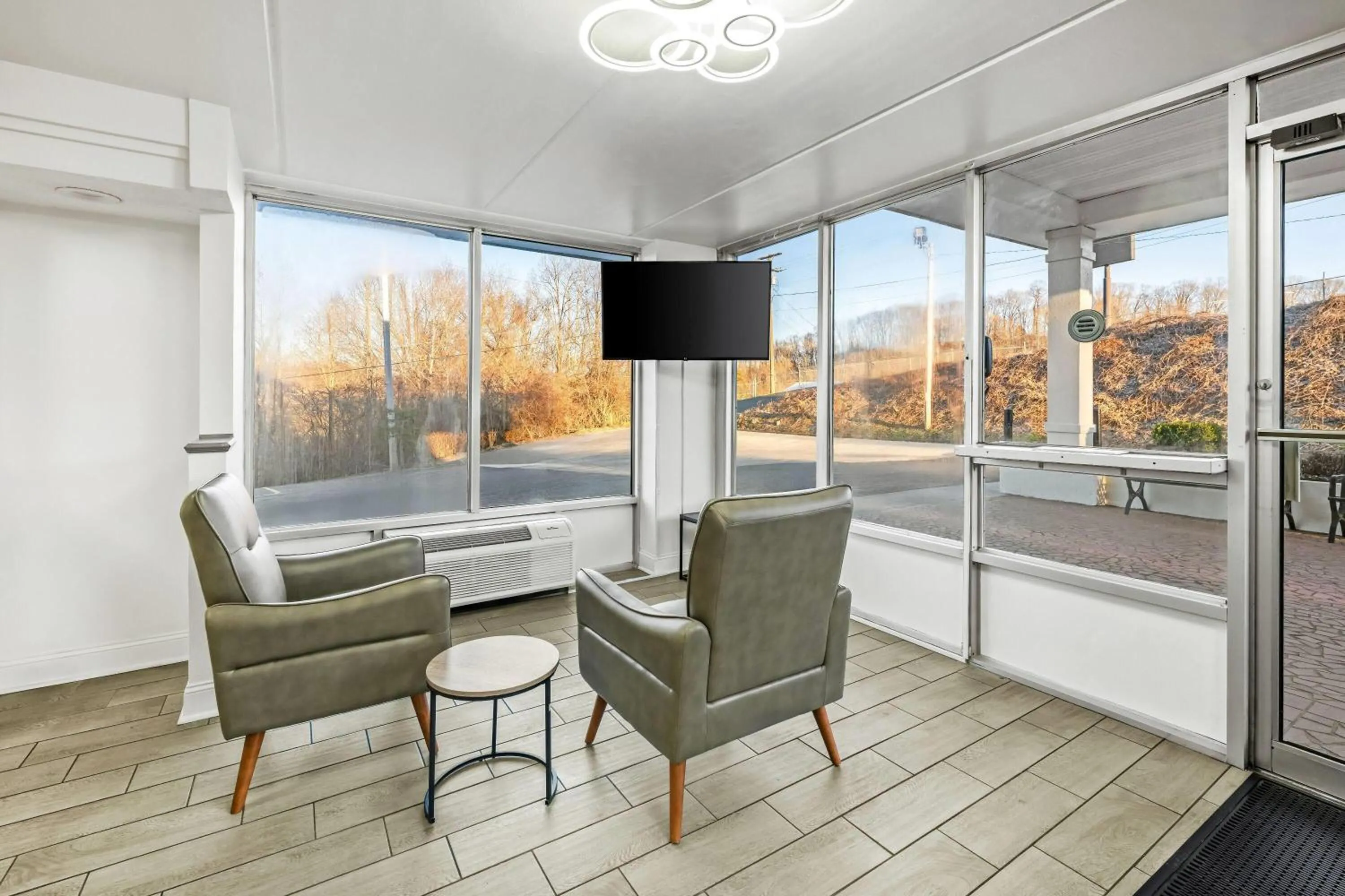 Lobby or reception in Super 8 by Wyndham Kingsport /I-81
