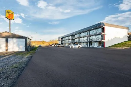 Super 8 by Wyndham Kingsport /I-81