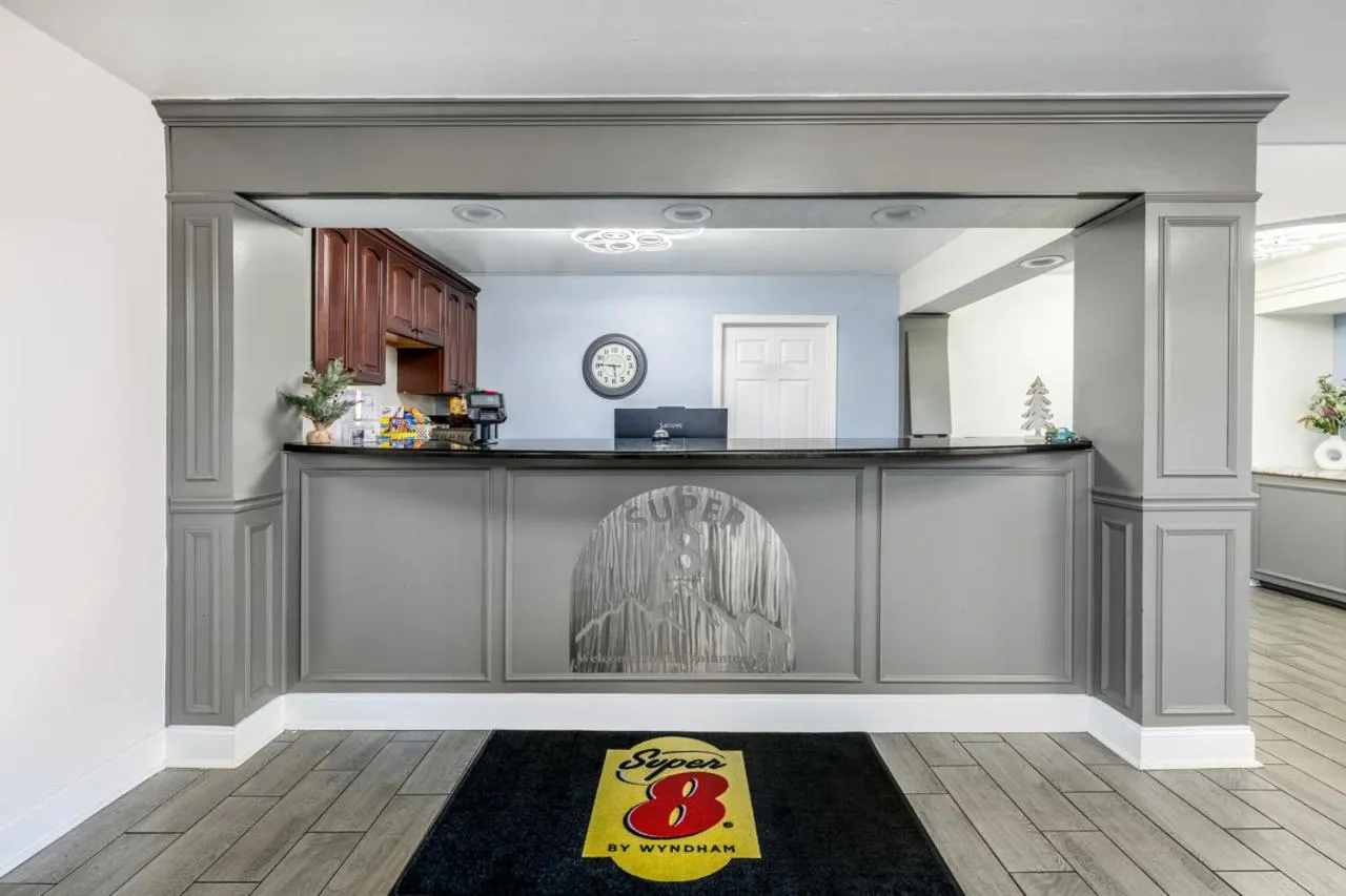 Super 8 by Wyndham Kingsport /I-81