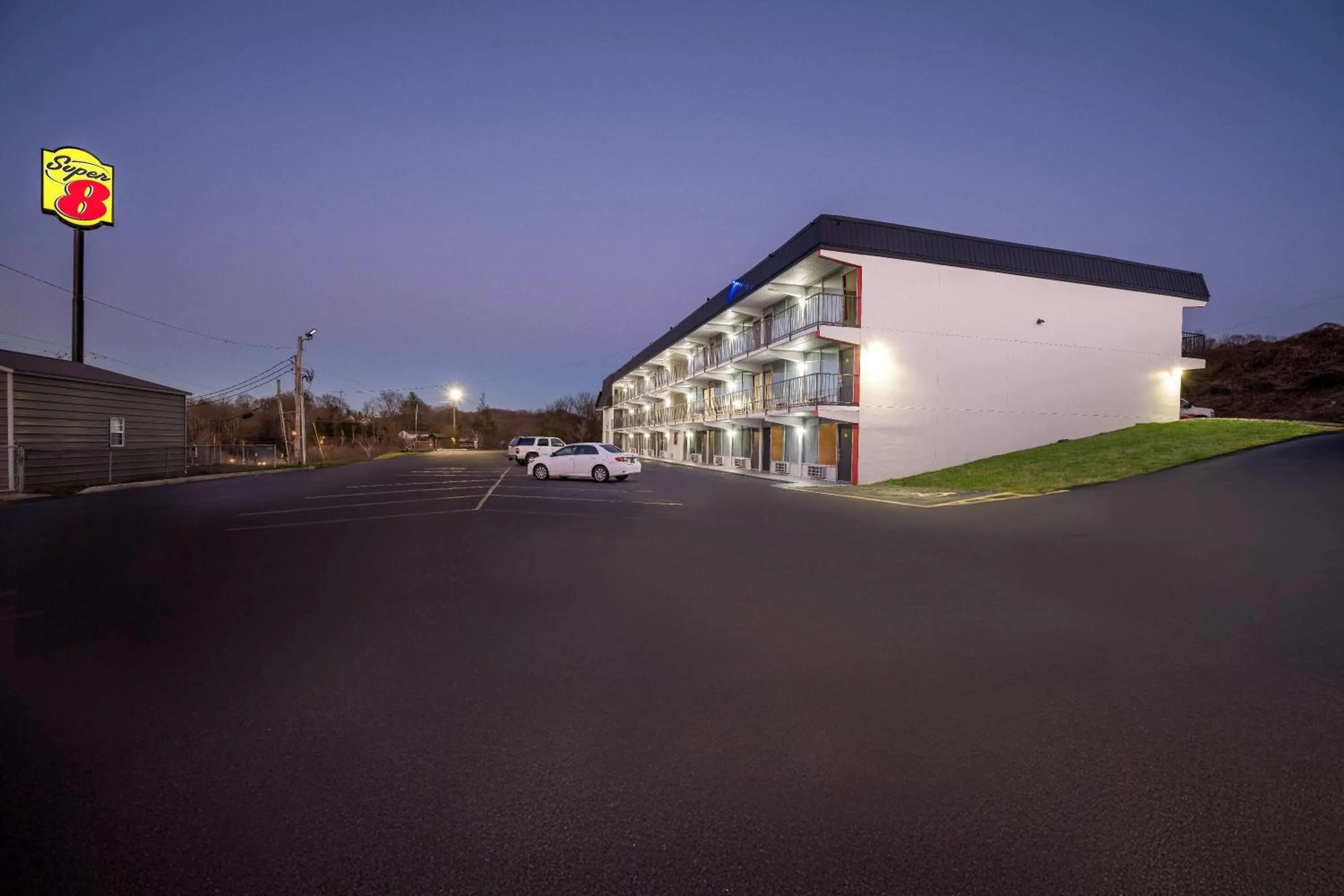 Property building in Super 8 by Wyndham Kingsport /I-81