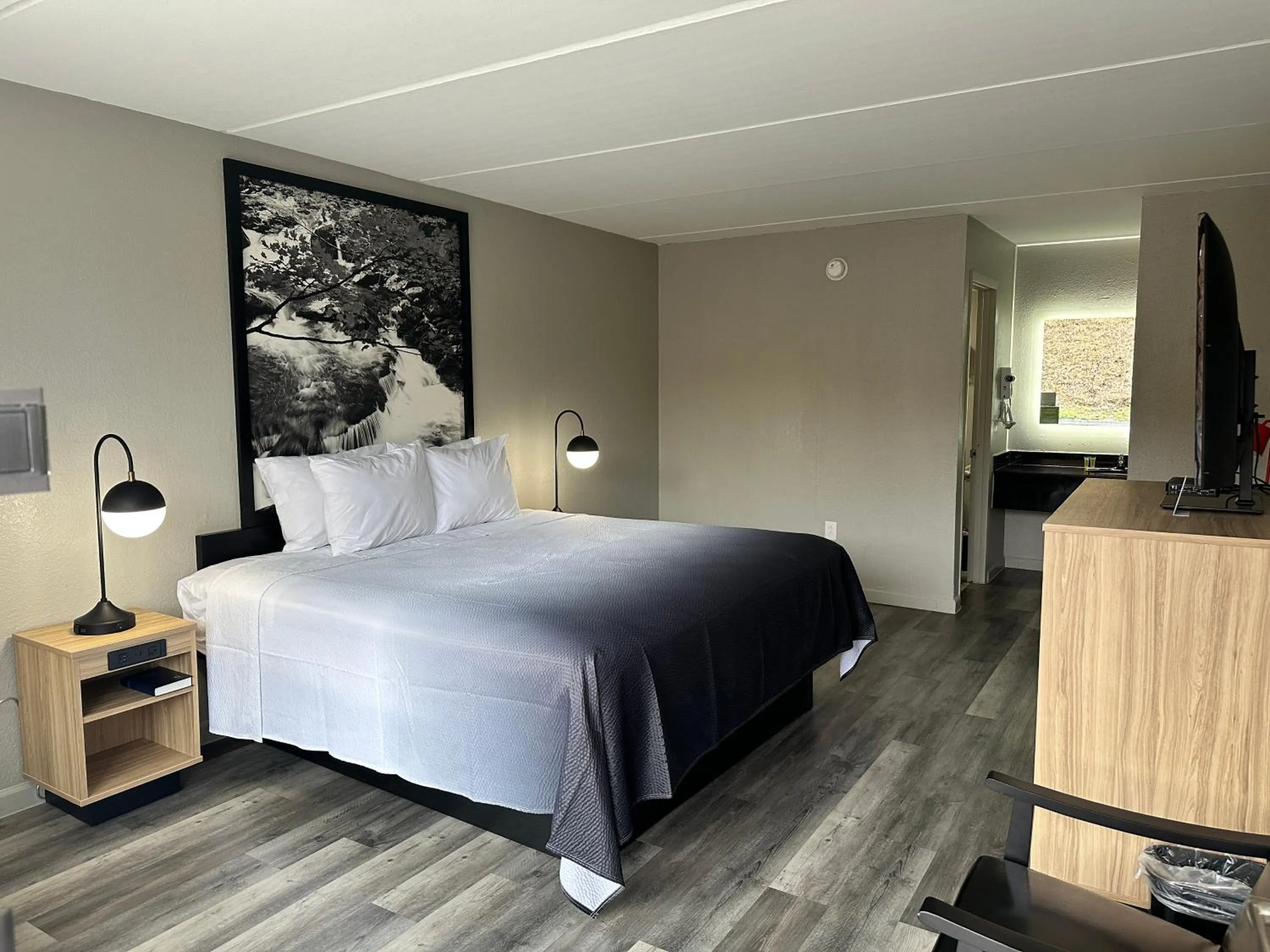 Super 8 by Wyndham Kingsport /I-81