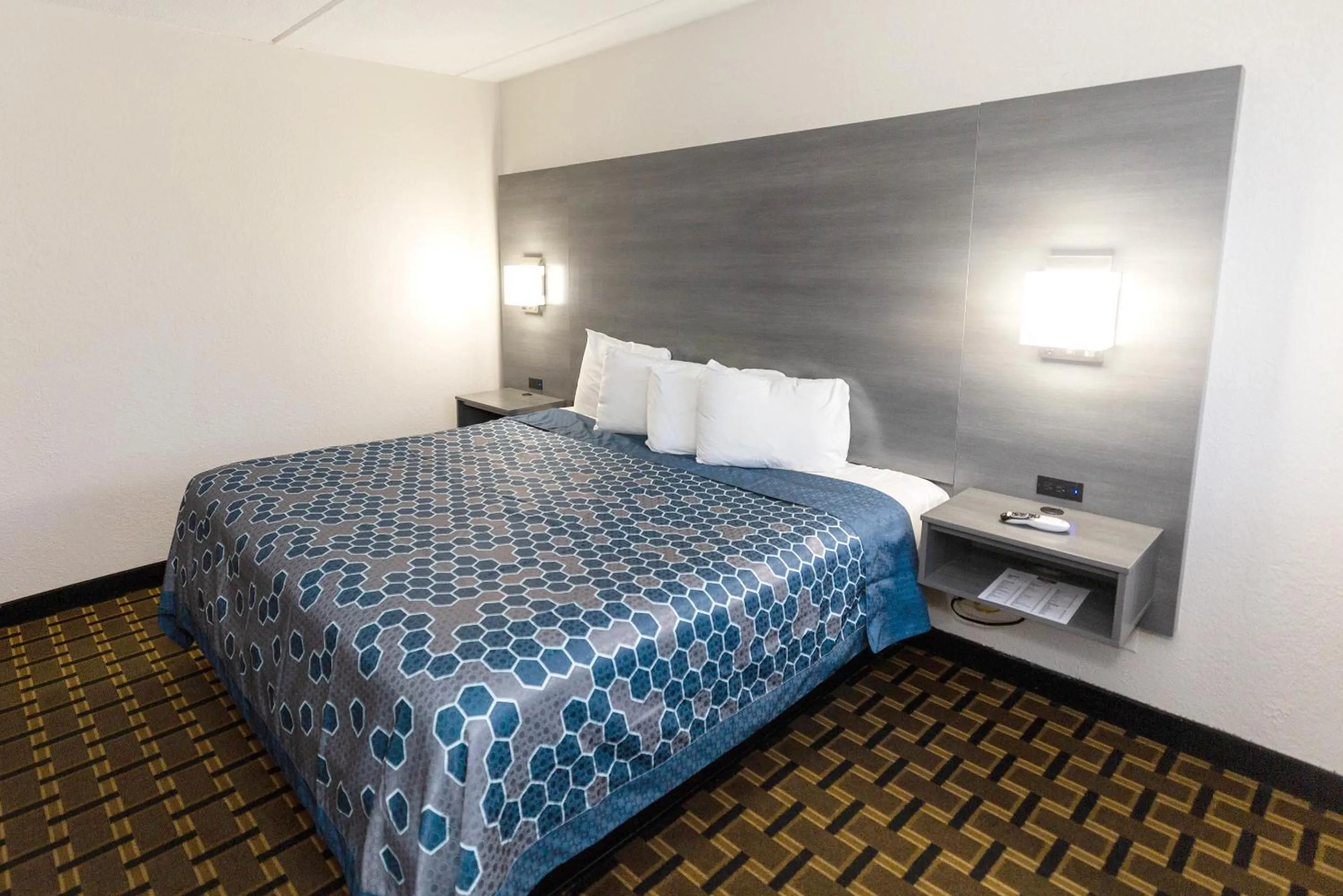 Bed in Coratel Inn & Suites by Jasper Mankato