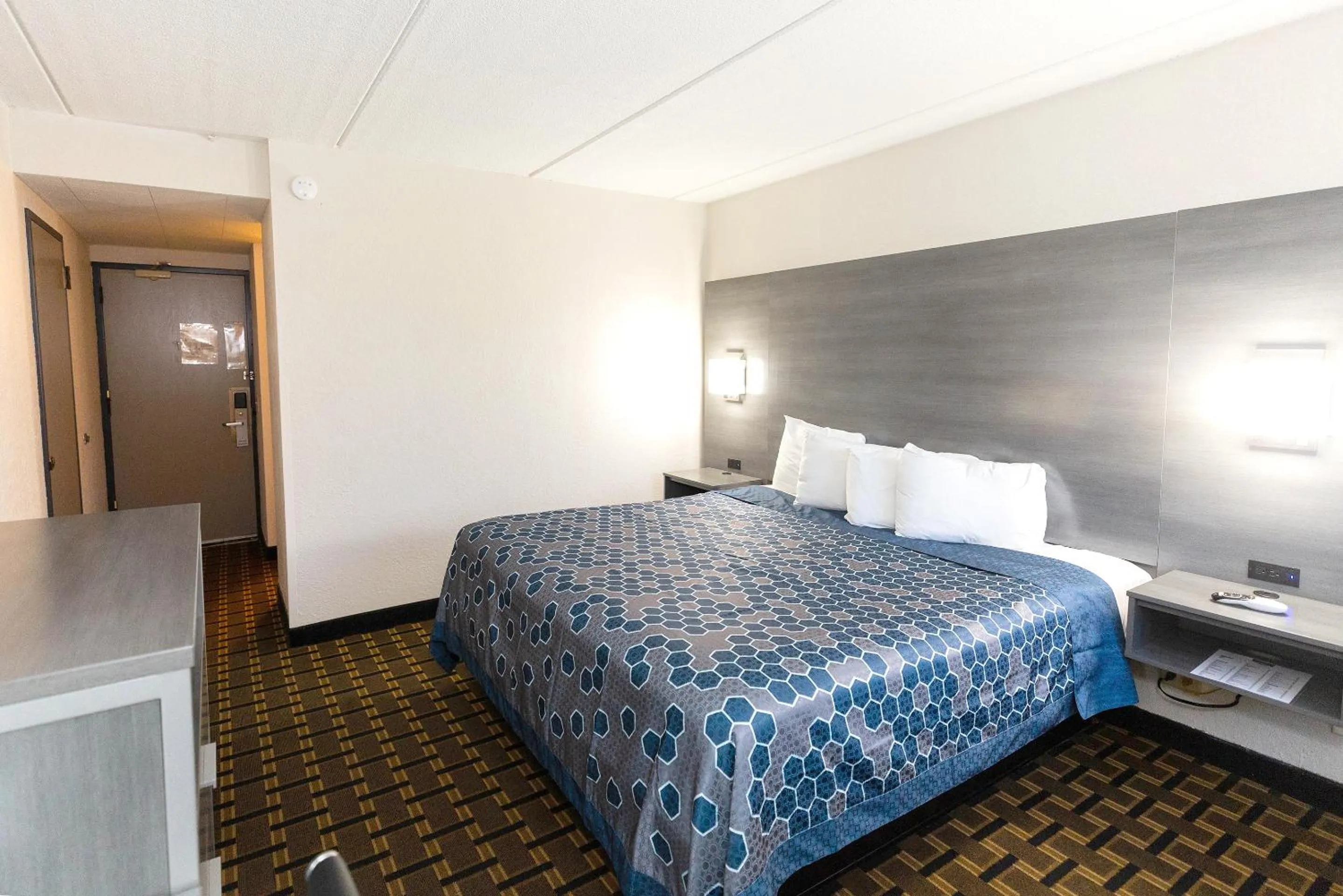 Bed in Coratel Inn & Suites by Jasper Mankato