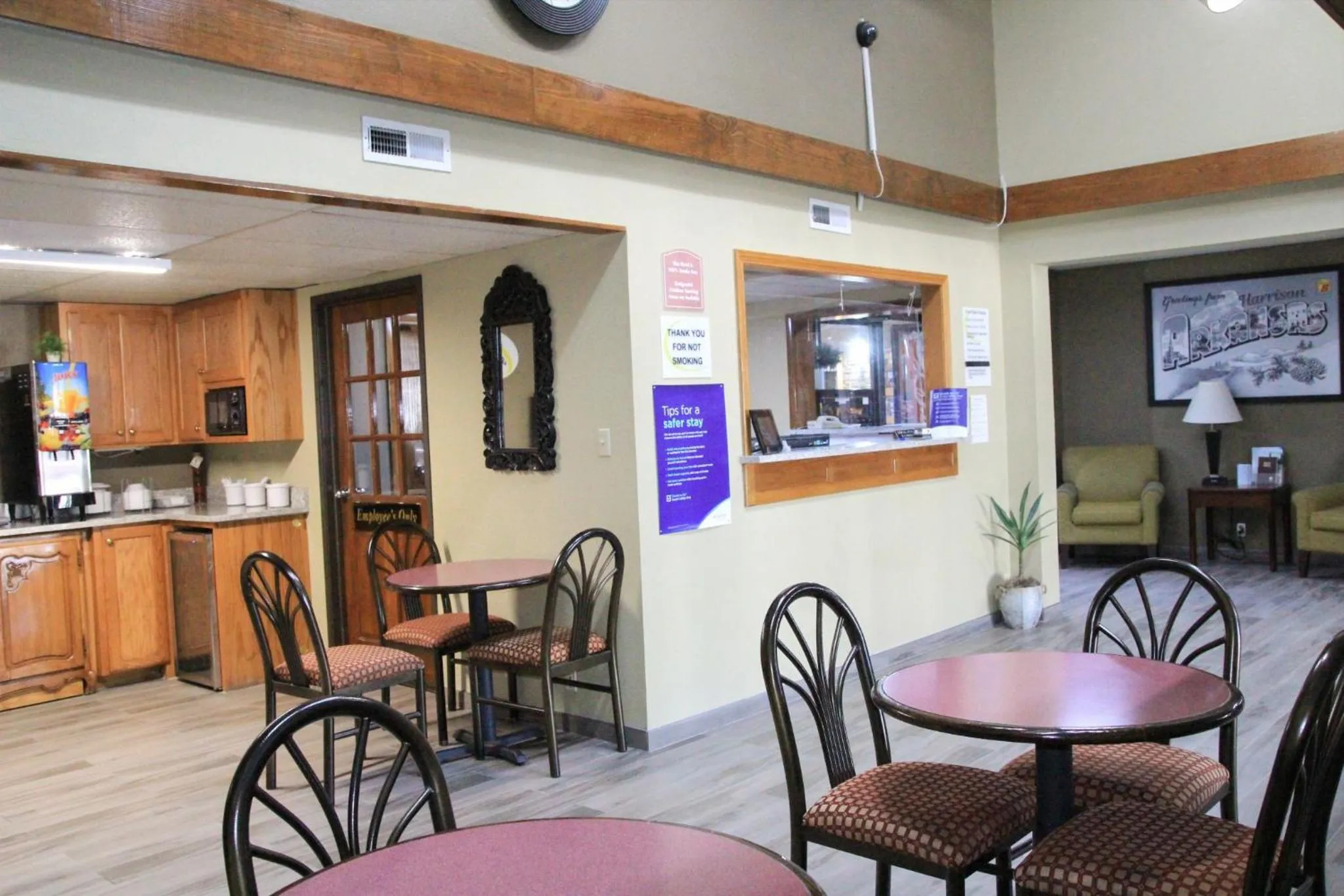 Dining area in Super 8 by Wyndham Harrison AR