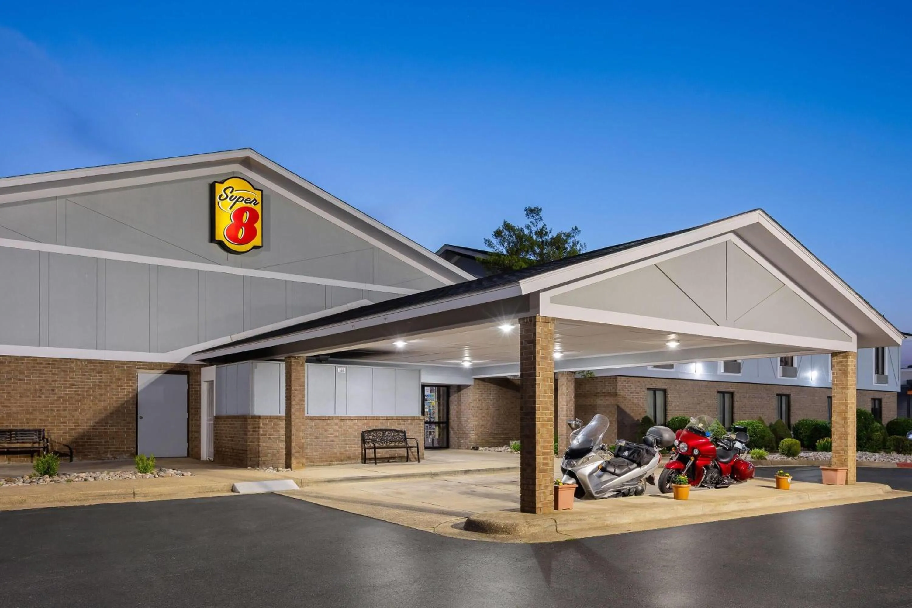 Property building in Super 8 by Wyndham Harrison AR