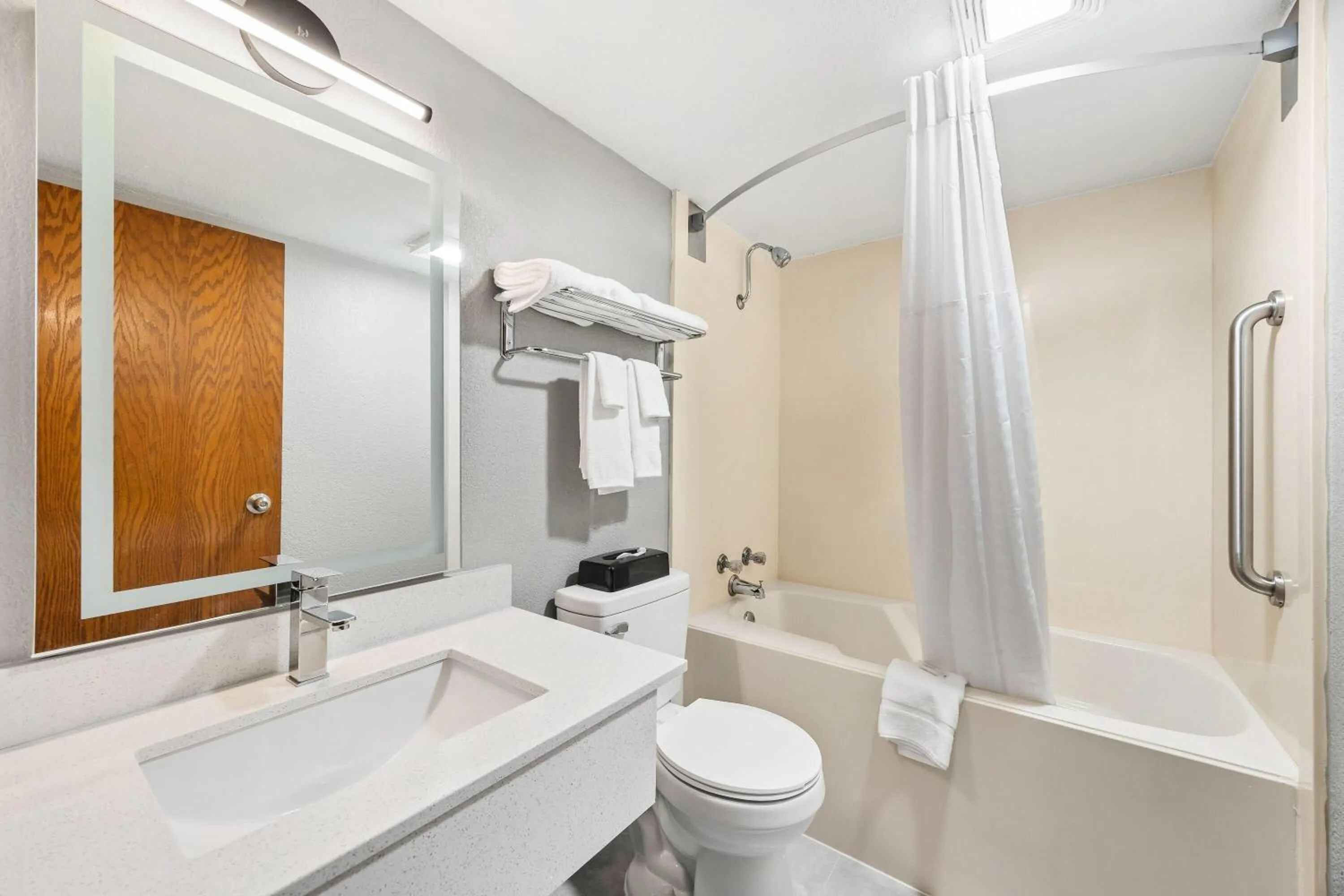 Bathroom in Super 8 by Wyndham Harrison AR