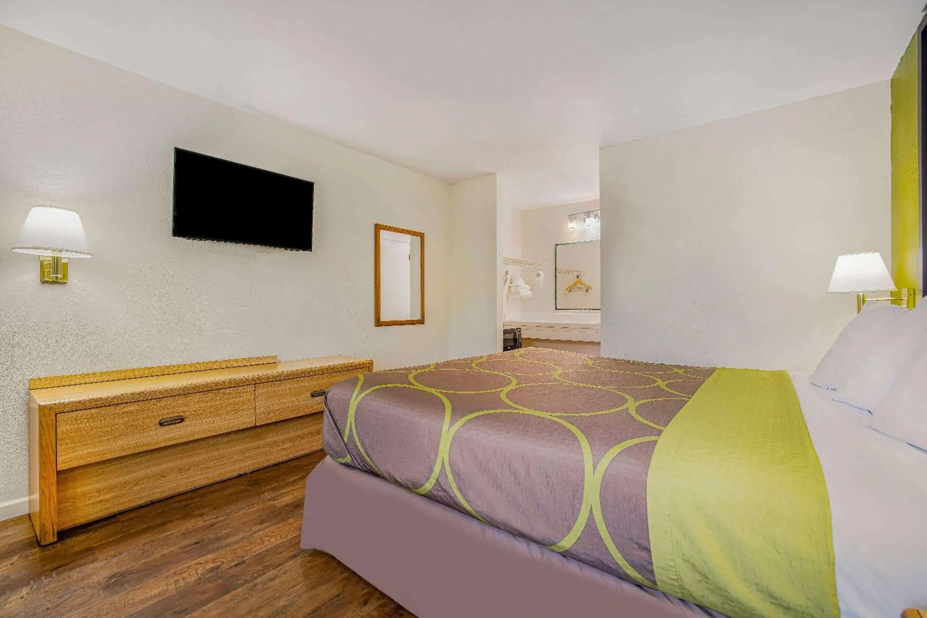 King Room - Non-Smoking in Super 8 by Wyndham Auburn King Room - Non-Smoking in Super 8 by Wyndham Auburn