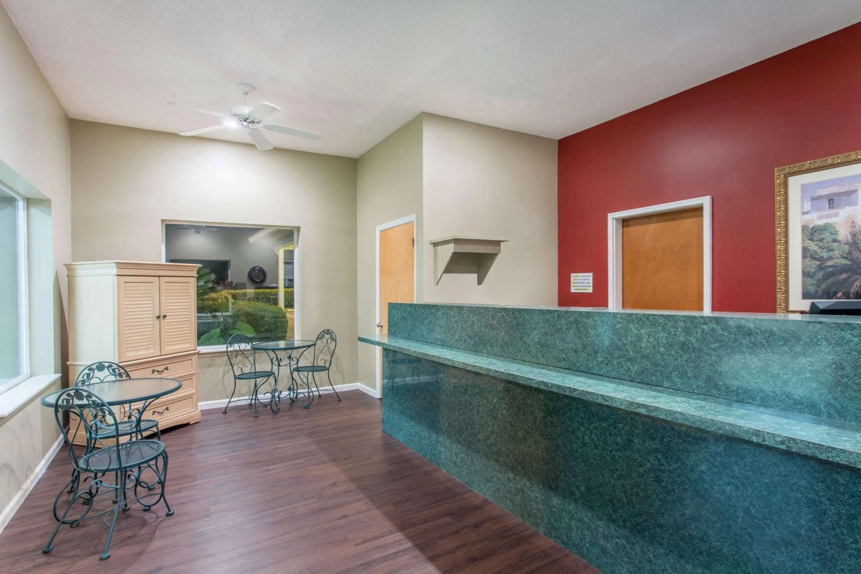 Lobby or reception in Super 8 by Wyndham Monticello