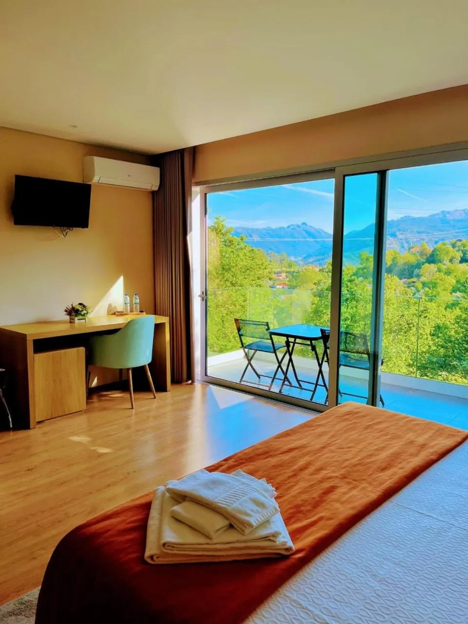 Balcony/Terrace, Bed in Oak Nature