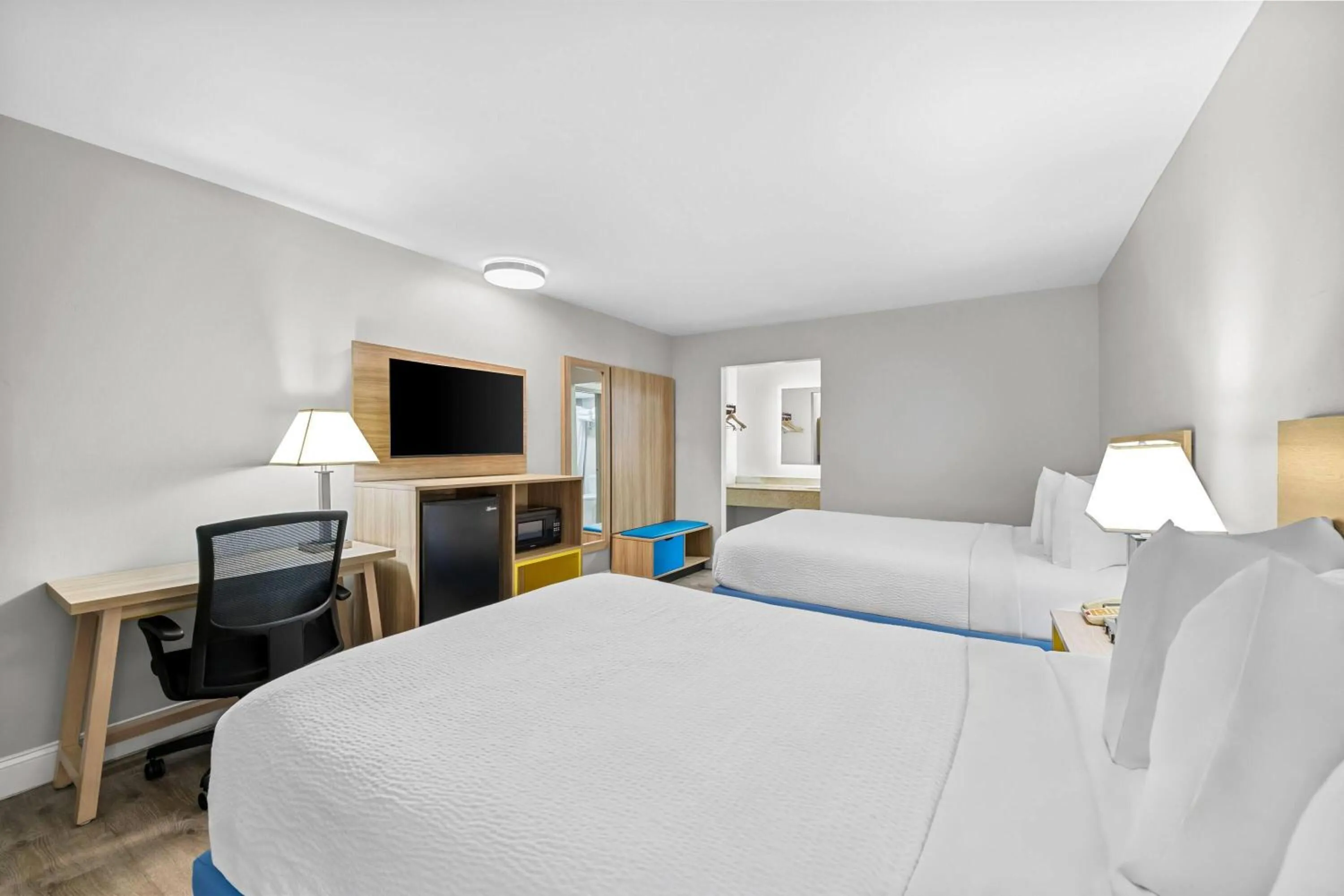 Bed in Days Inn by Wyndham Chesapeake
