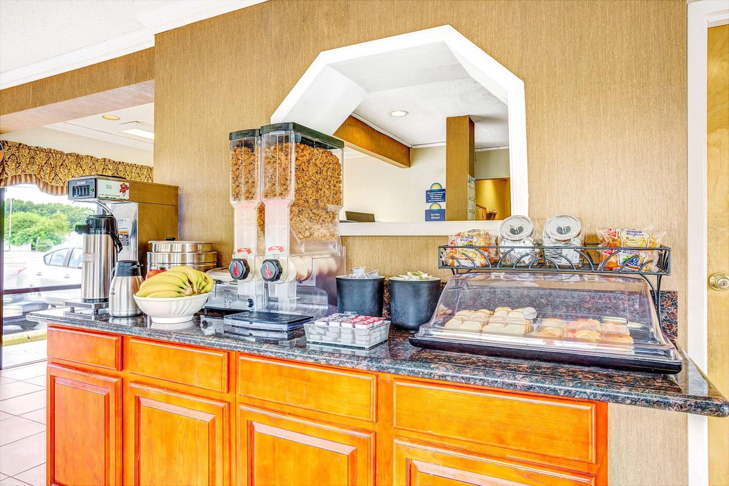 Restaurant/places to eat in Days Inn by Wyndham Chesapeake