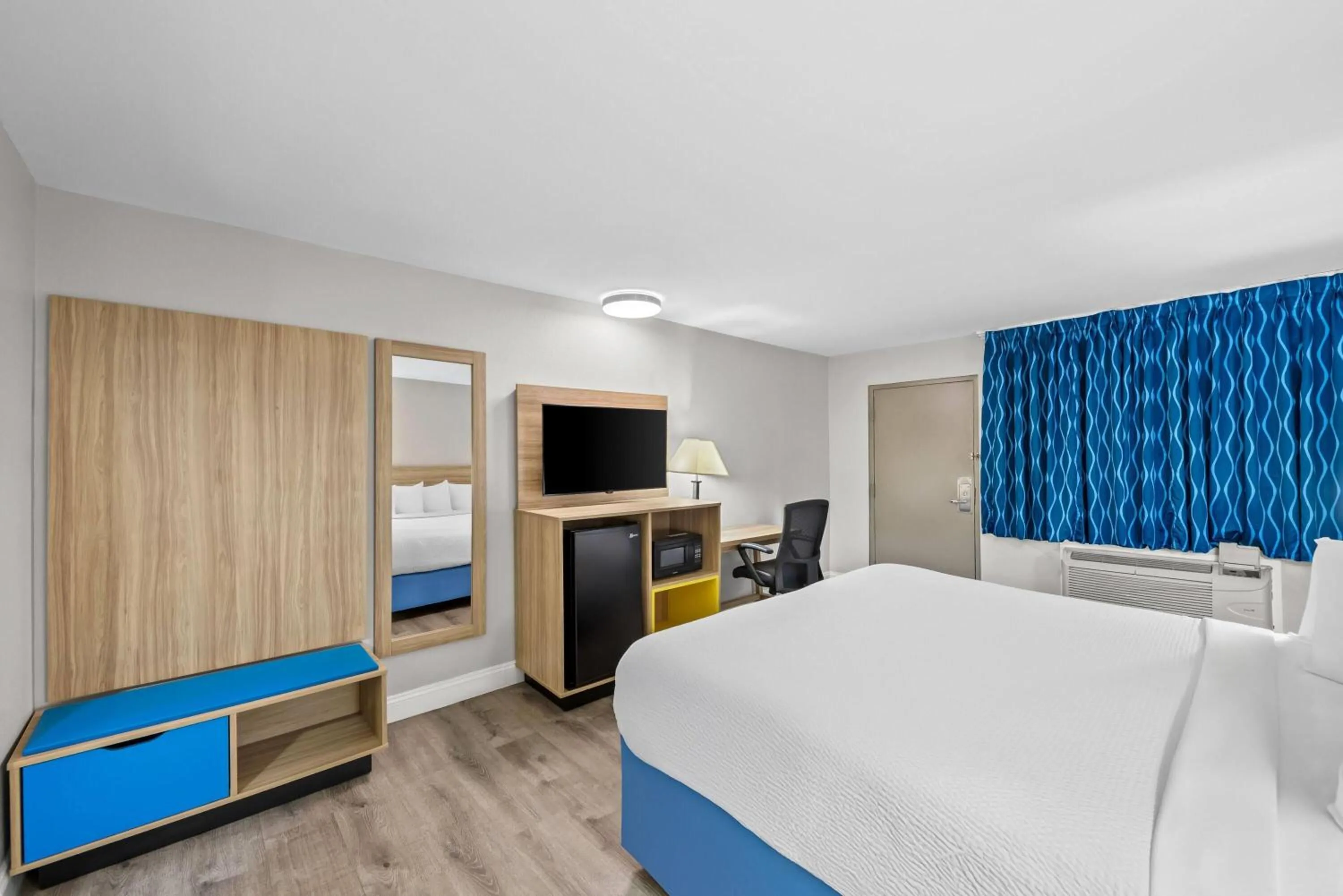 Bed in Days Inn by Wyndham Chesapeake