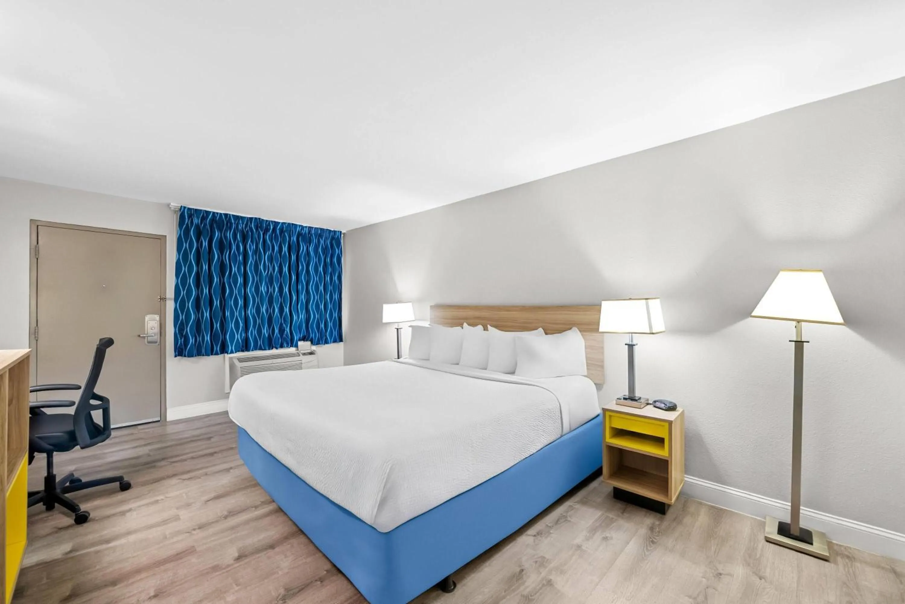 Bed in Days Inn by Wyndham Chesapeake