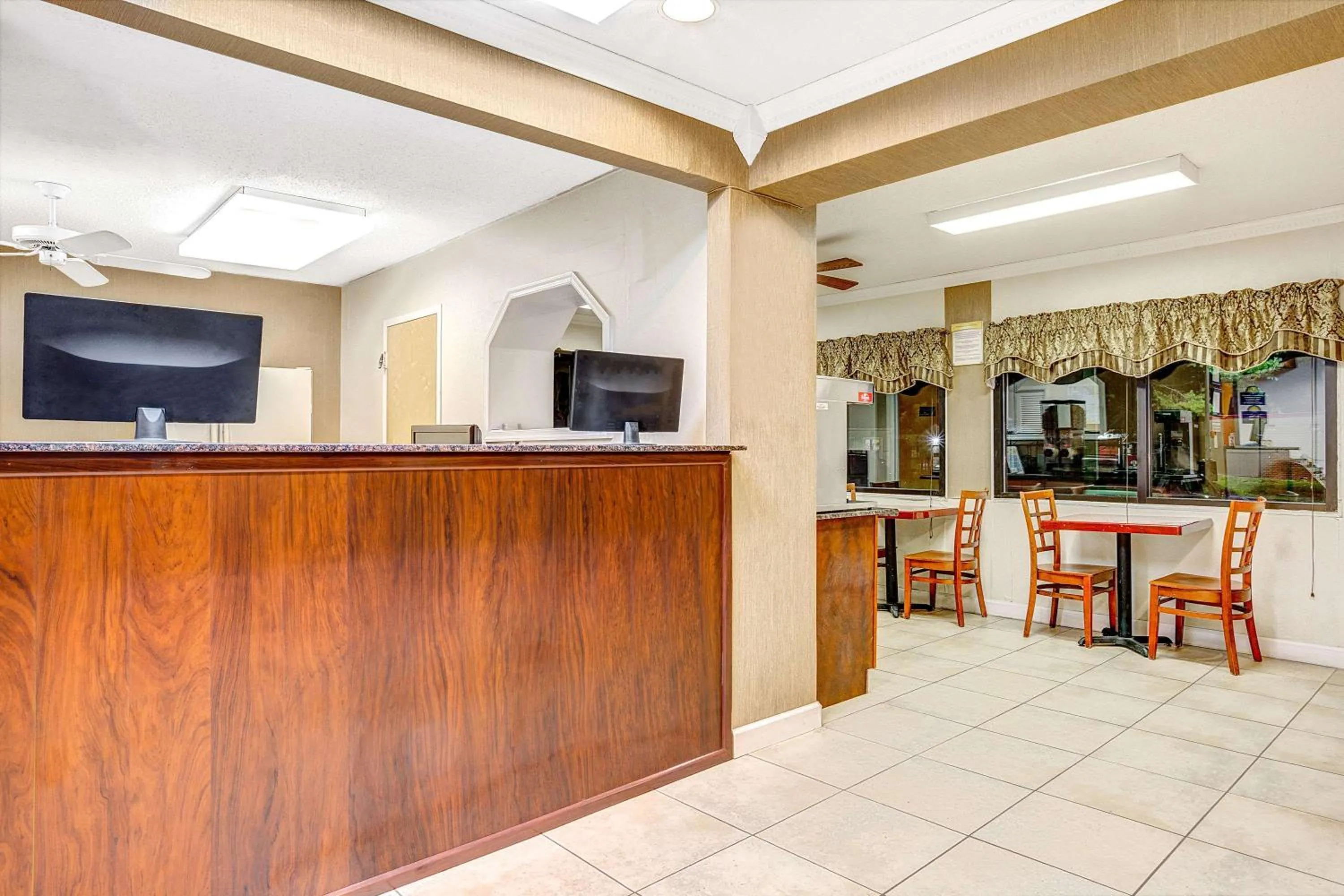 Lobby or reception in Days Inn by Wyndham Chesapeake