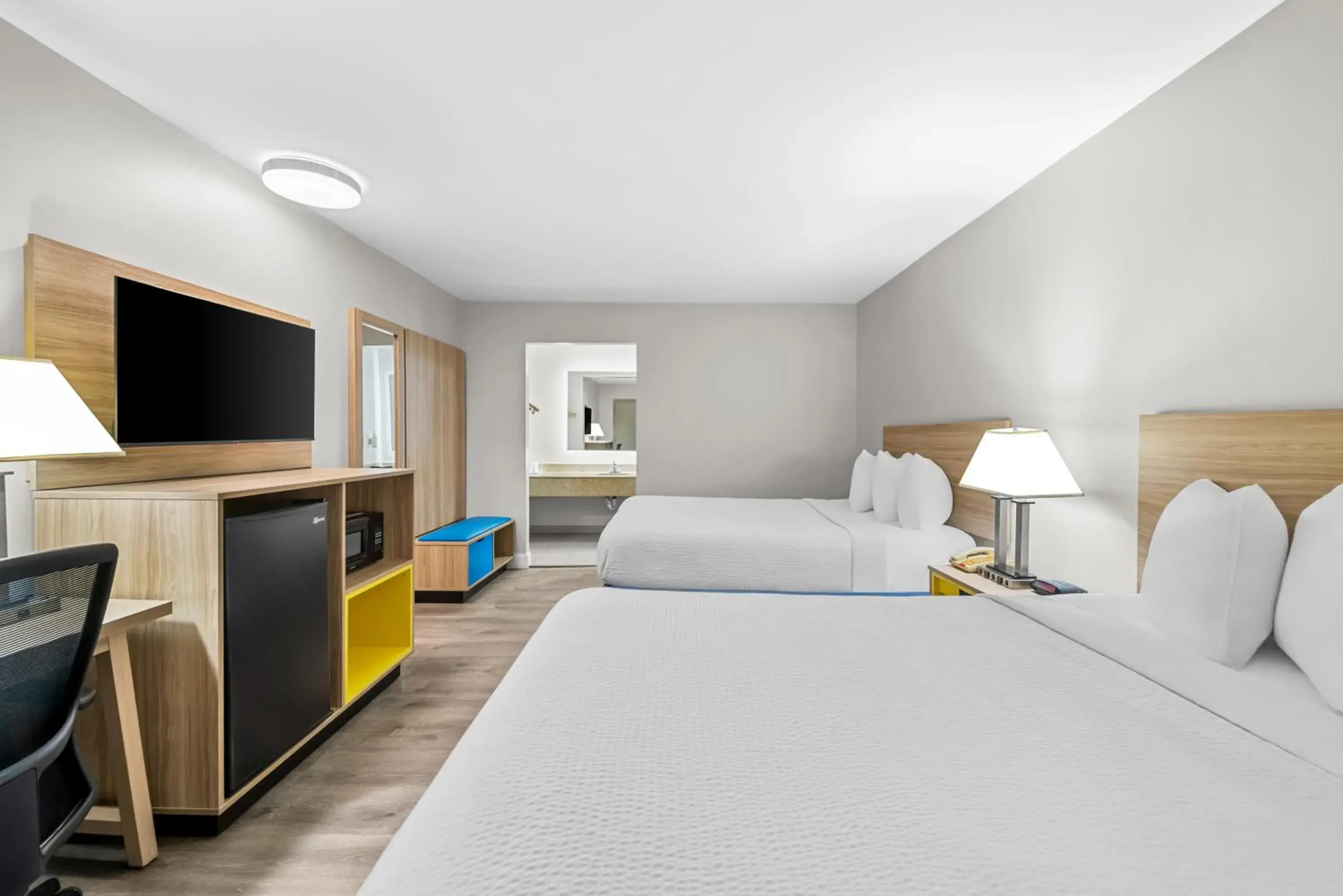 Double Room with Two Double Beds - Non-Smoking in Days Inn by Wyndham Chesapeake Double Room with Two Double Beds - Non-Smoking in Days Inn by Wyndham Chesapeake