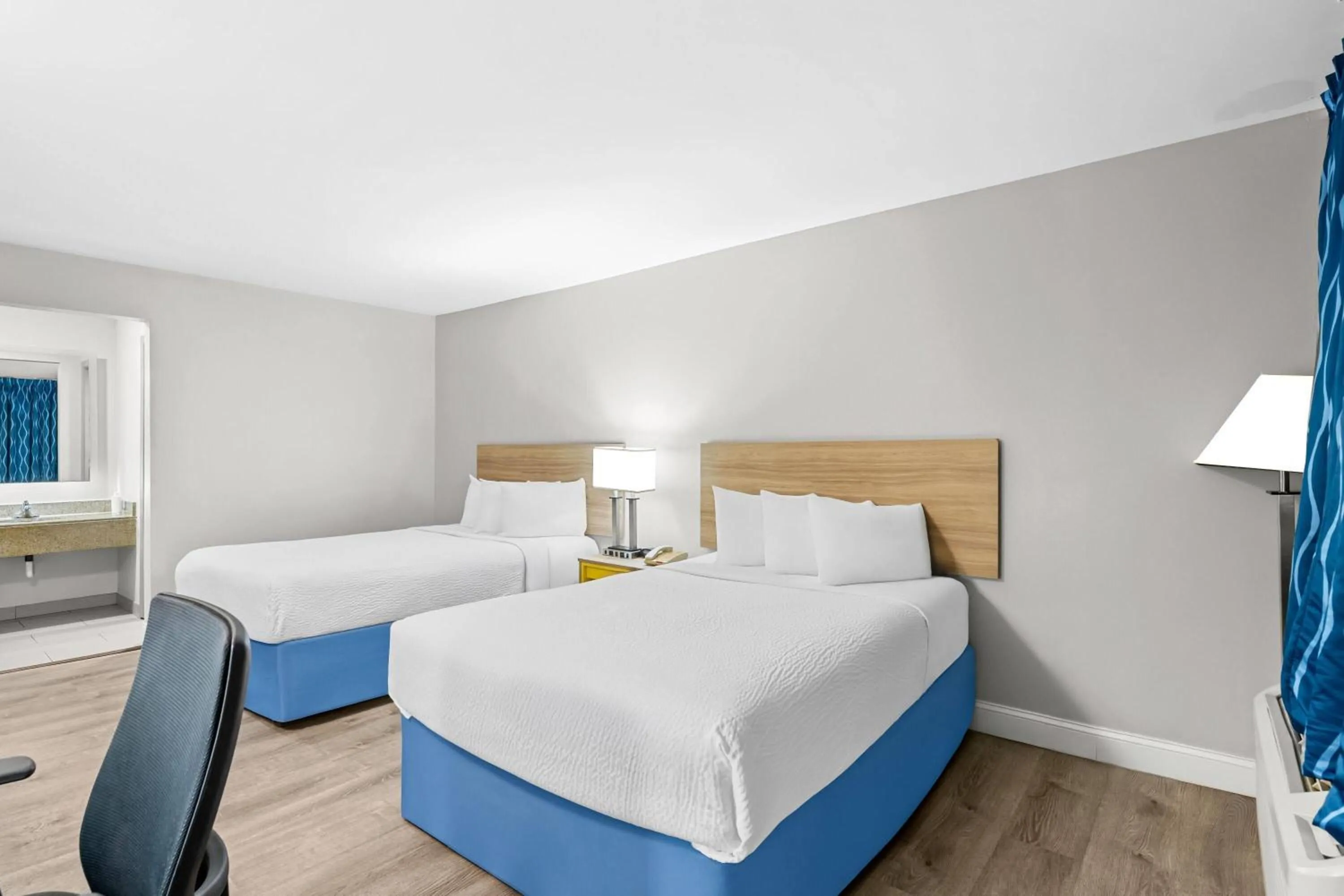 Bed in Days Inn by Wyndham Chesapeake