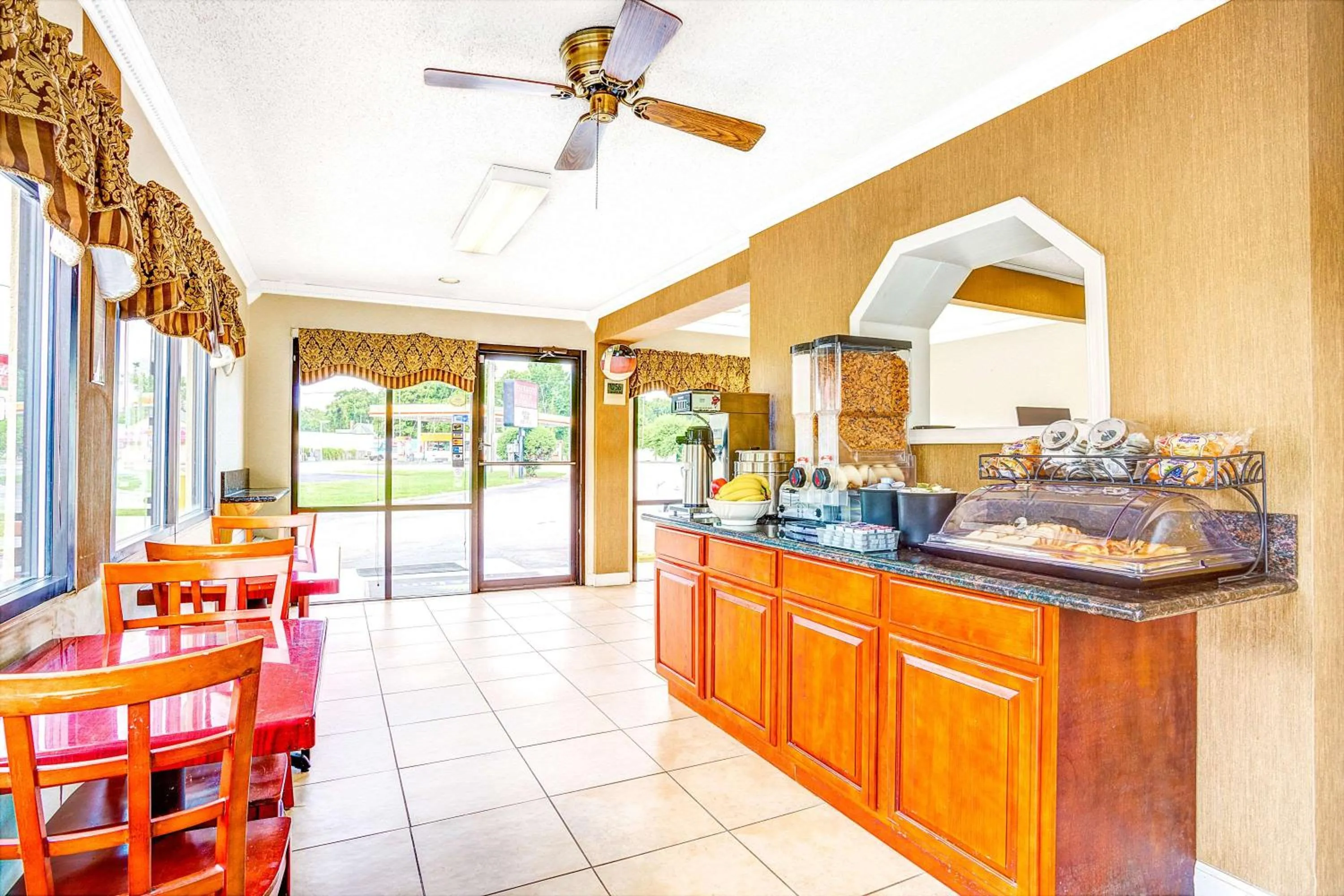 Restaurant/places to eat in Days Inn by Wyndham Chesapeake