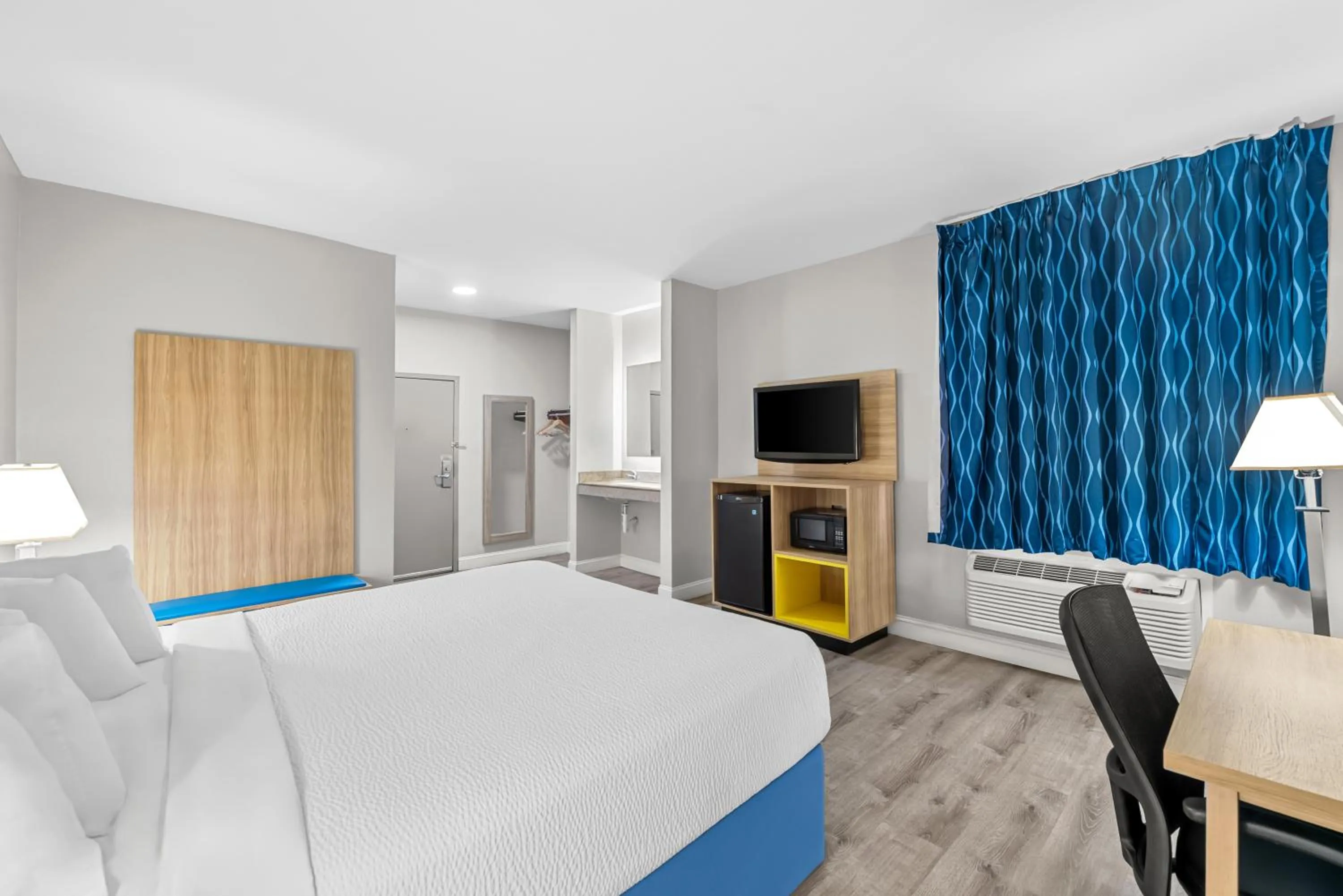 Bed in Days Inn by Wyndham Chesapeake