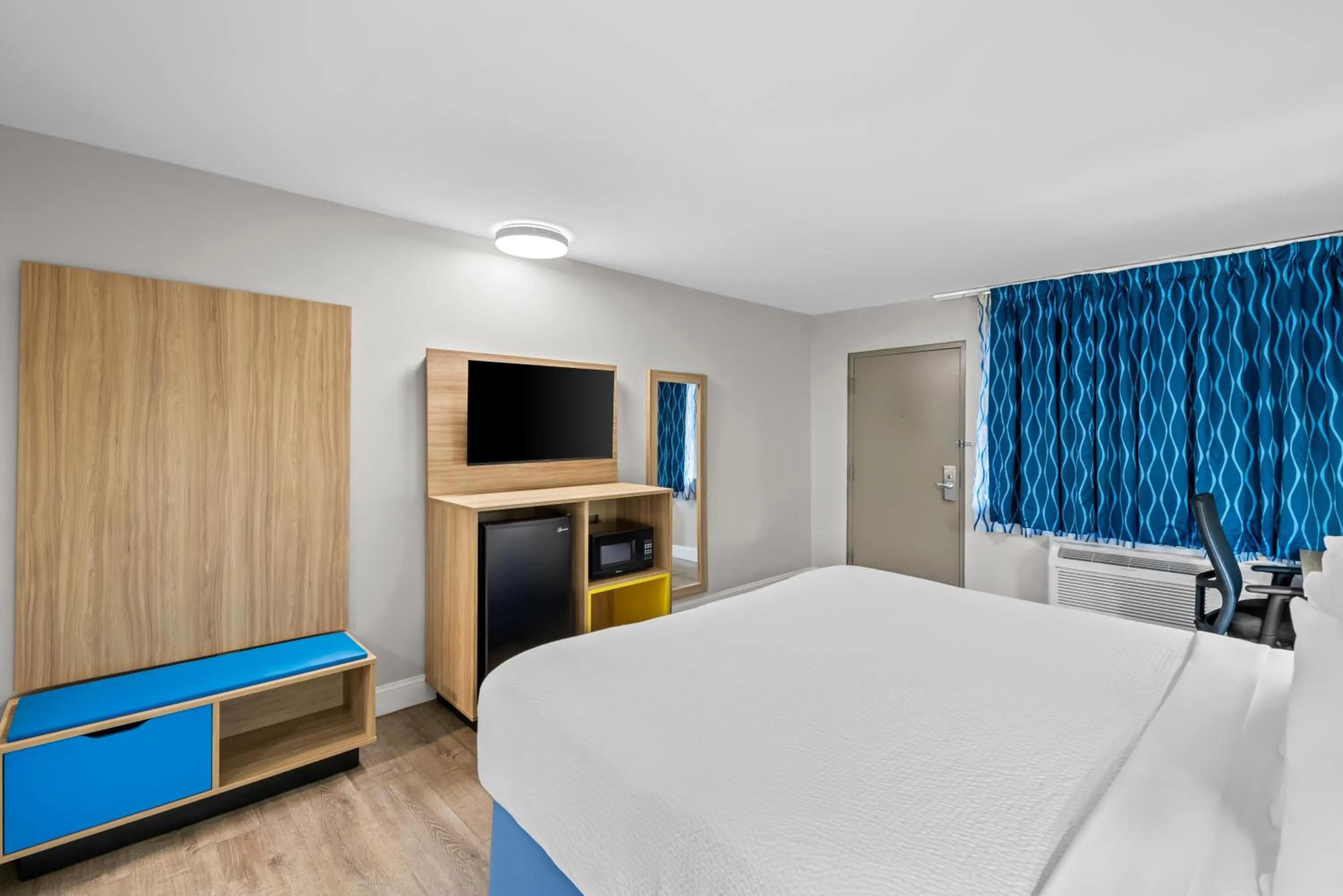 Bed in Days Inn by Wyndham Chesapeake