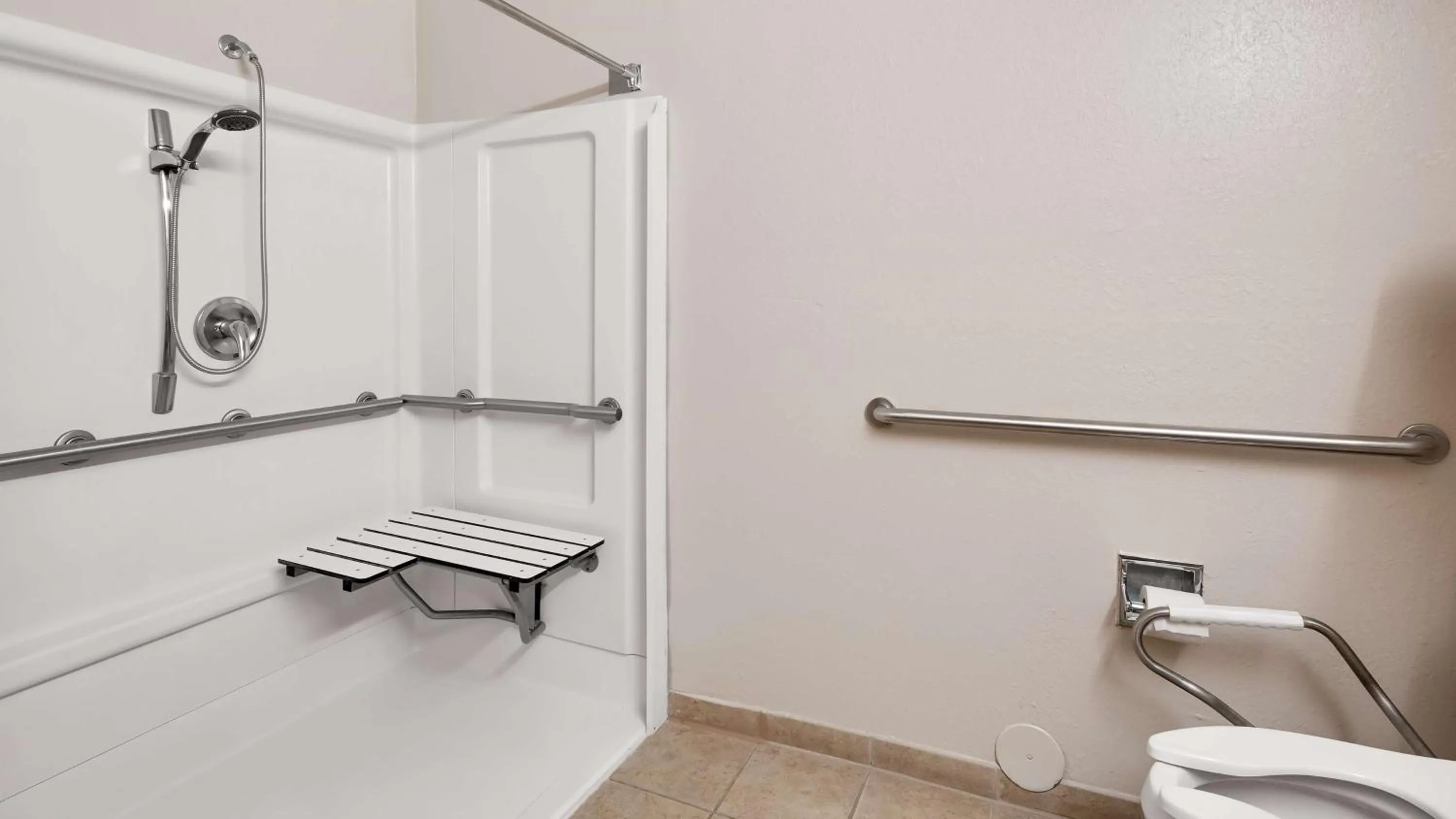 Bathroom in Best Western Executive Inn - Latta