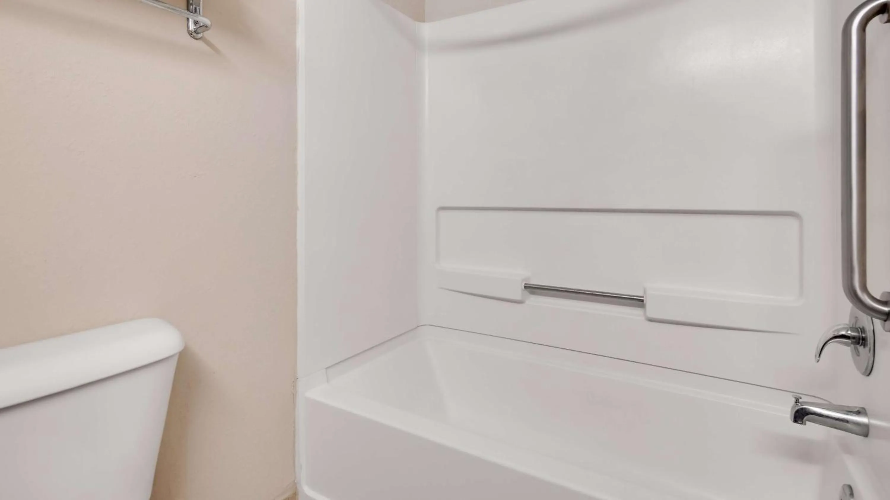 Bathroom in Best Western Executive Inn - Latta