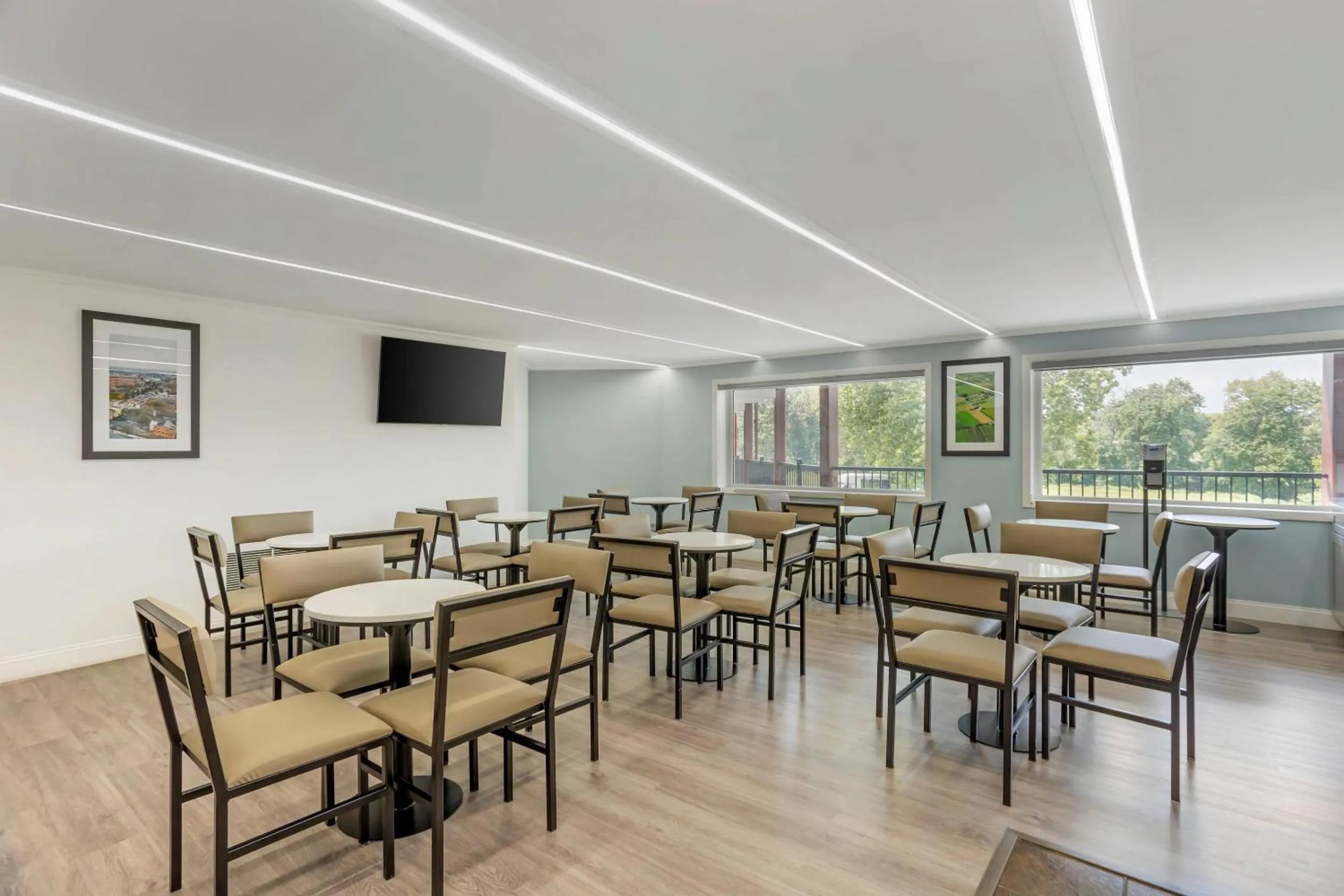 Breakfast in Quality Inn Smoketown - Lancaster Area