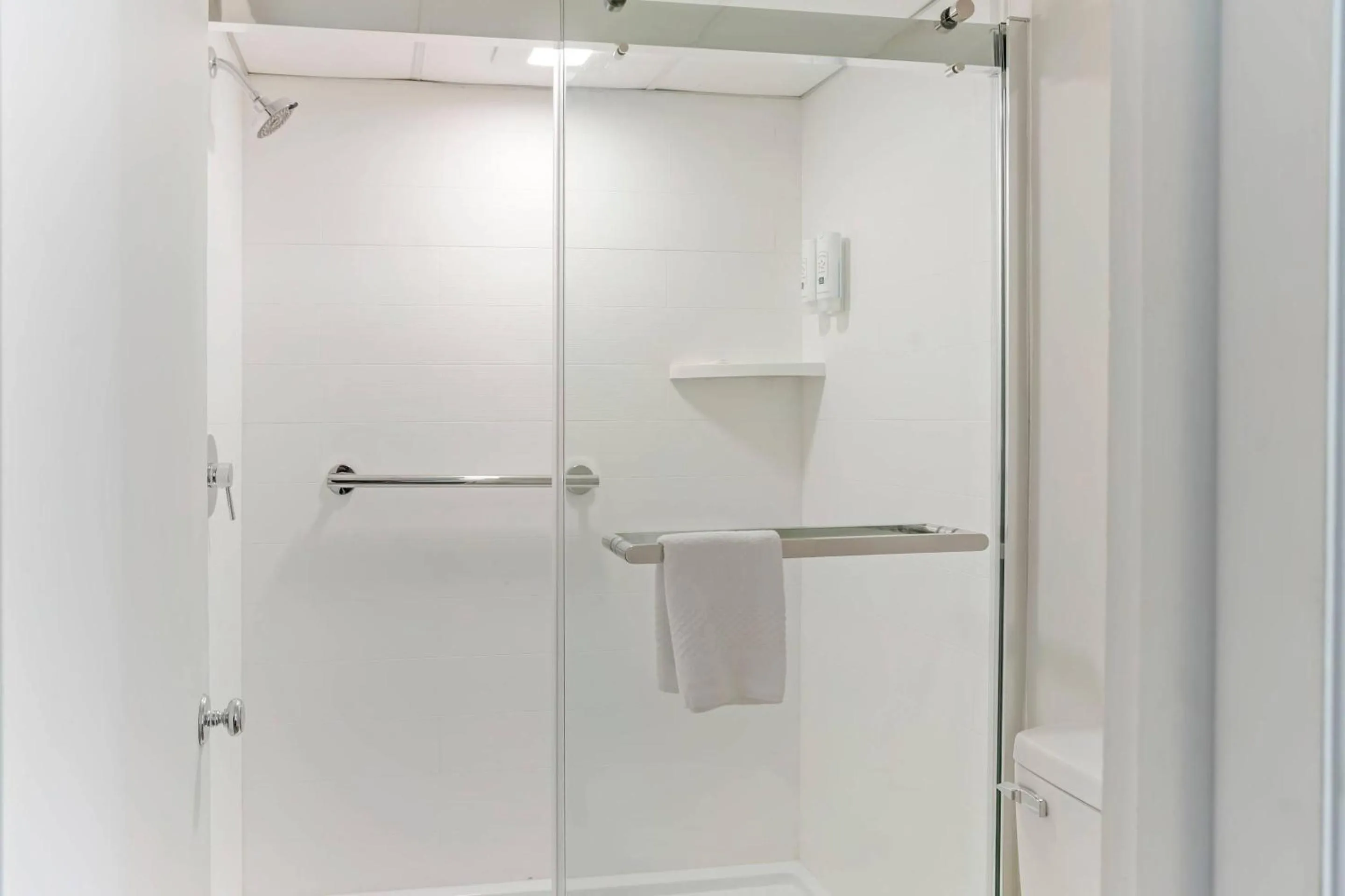 Bedroom in Quality Inn Smoketown - Lancaster Area