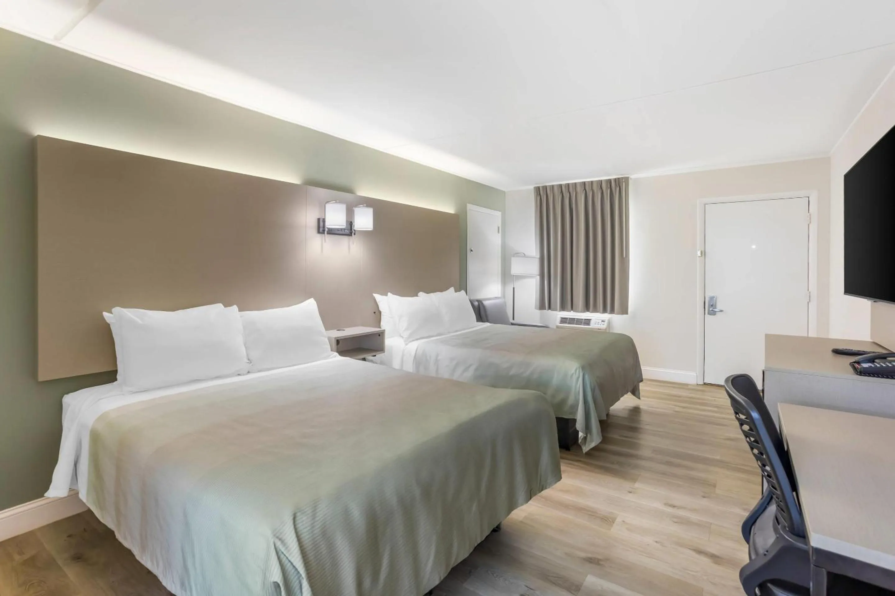 Bedroom, Bed in Quality Inn Smoketown - Lancaster Area