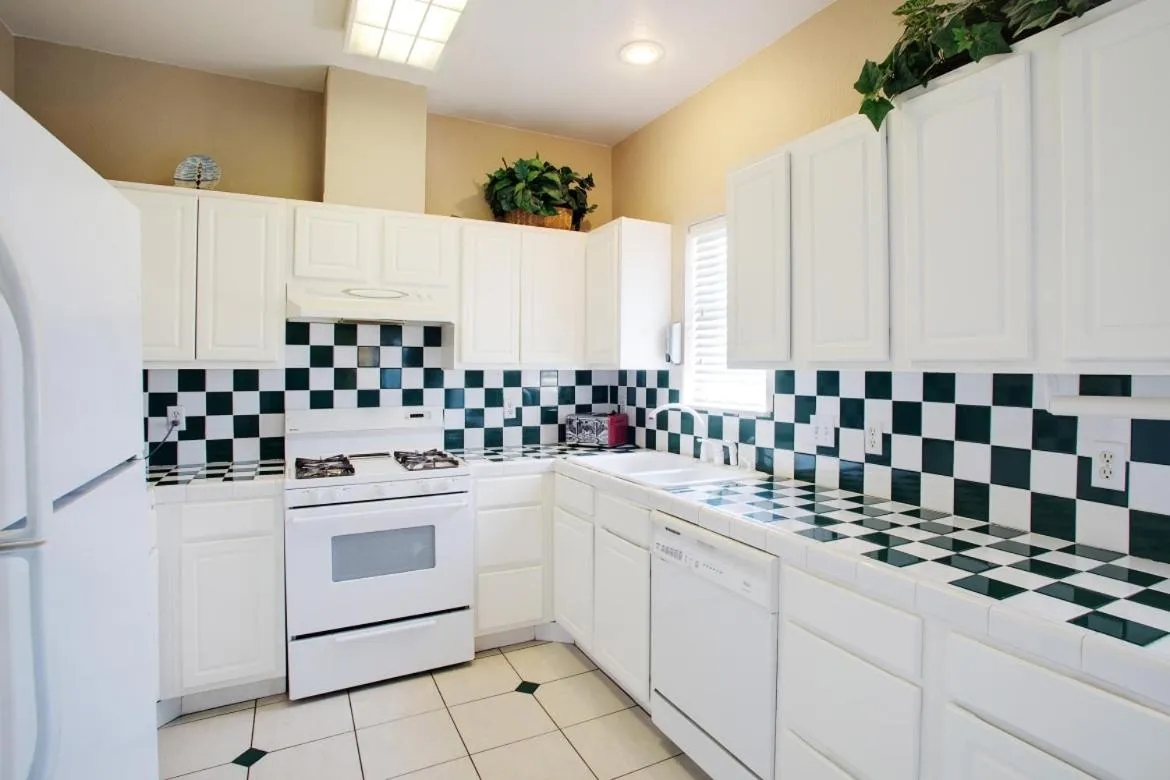 Kitchen or kitchenette in Plantation Suites and Conference Center