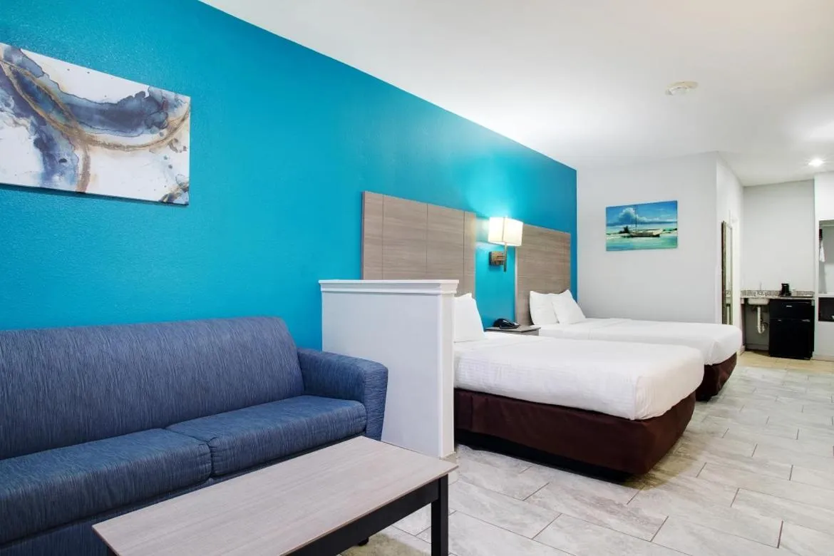 Photo of the whole room, Bed in Plantation Suites and Conference Center