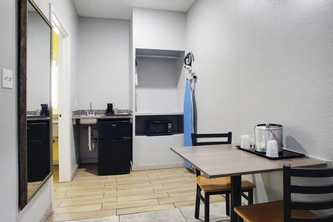 flat iron in Plantation Suites and Conference Center