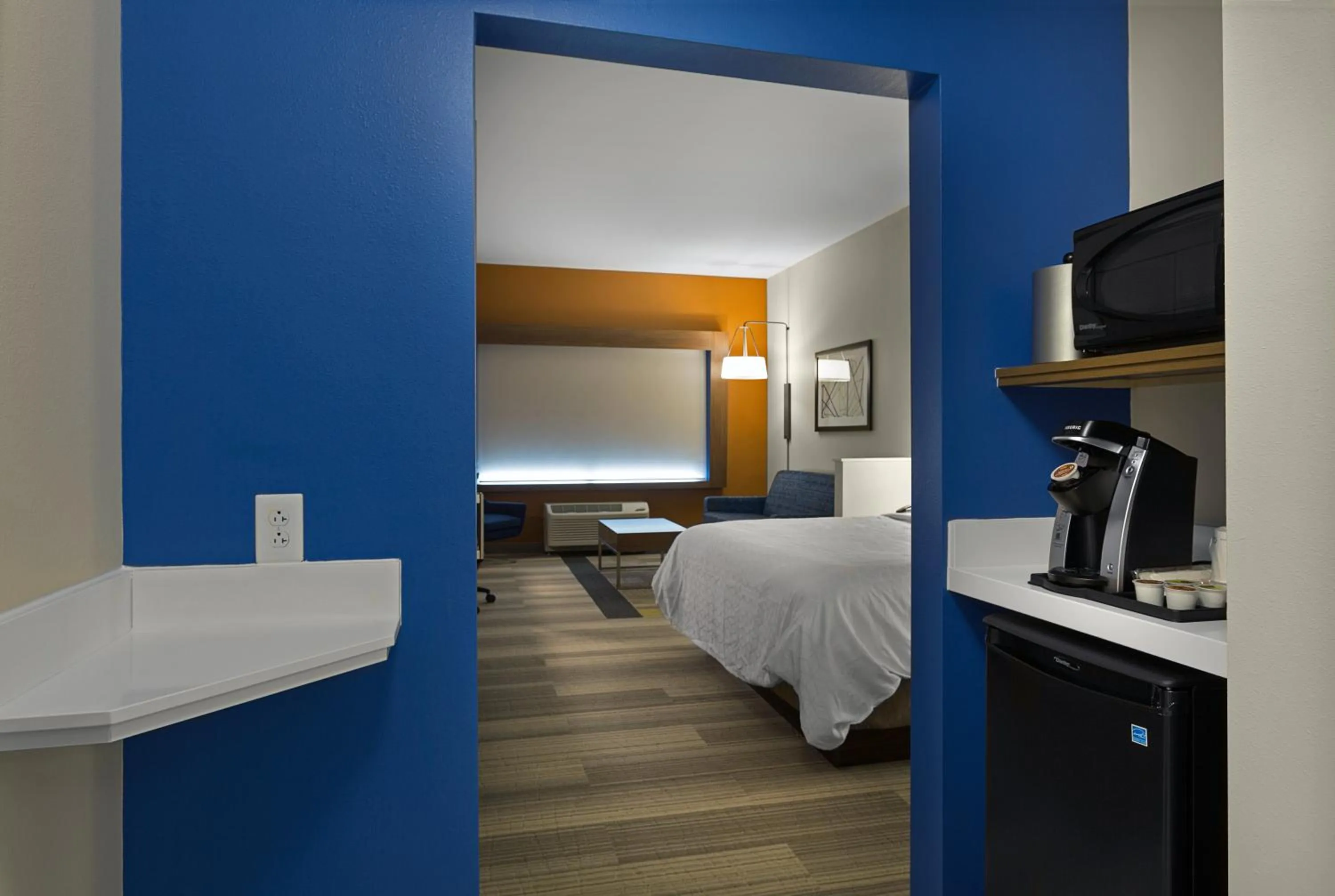 Photo of the whole room, Bed in Holiday Inn Express & Suites - Fayetteville South by IHG