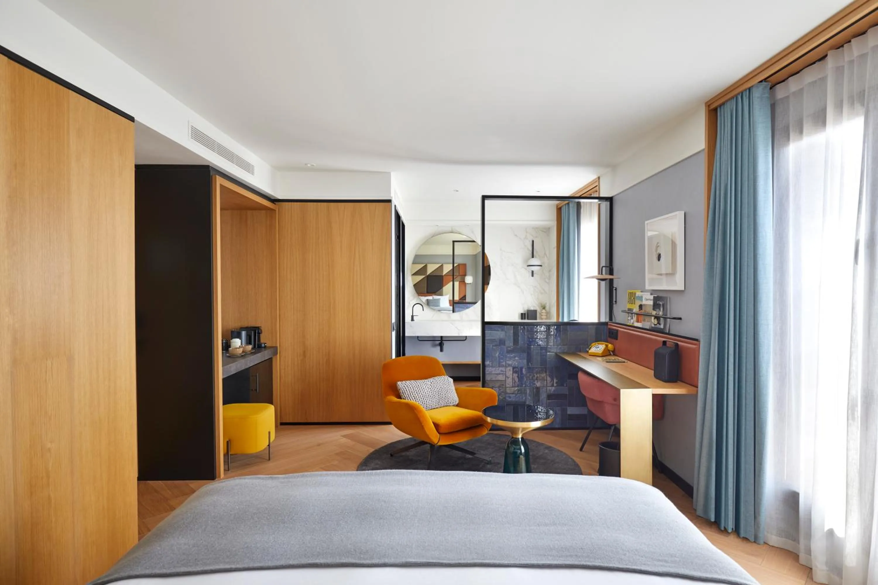 Photo of the whole room, Bed in Kimpton Vividora Hotel by IHG