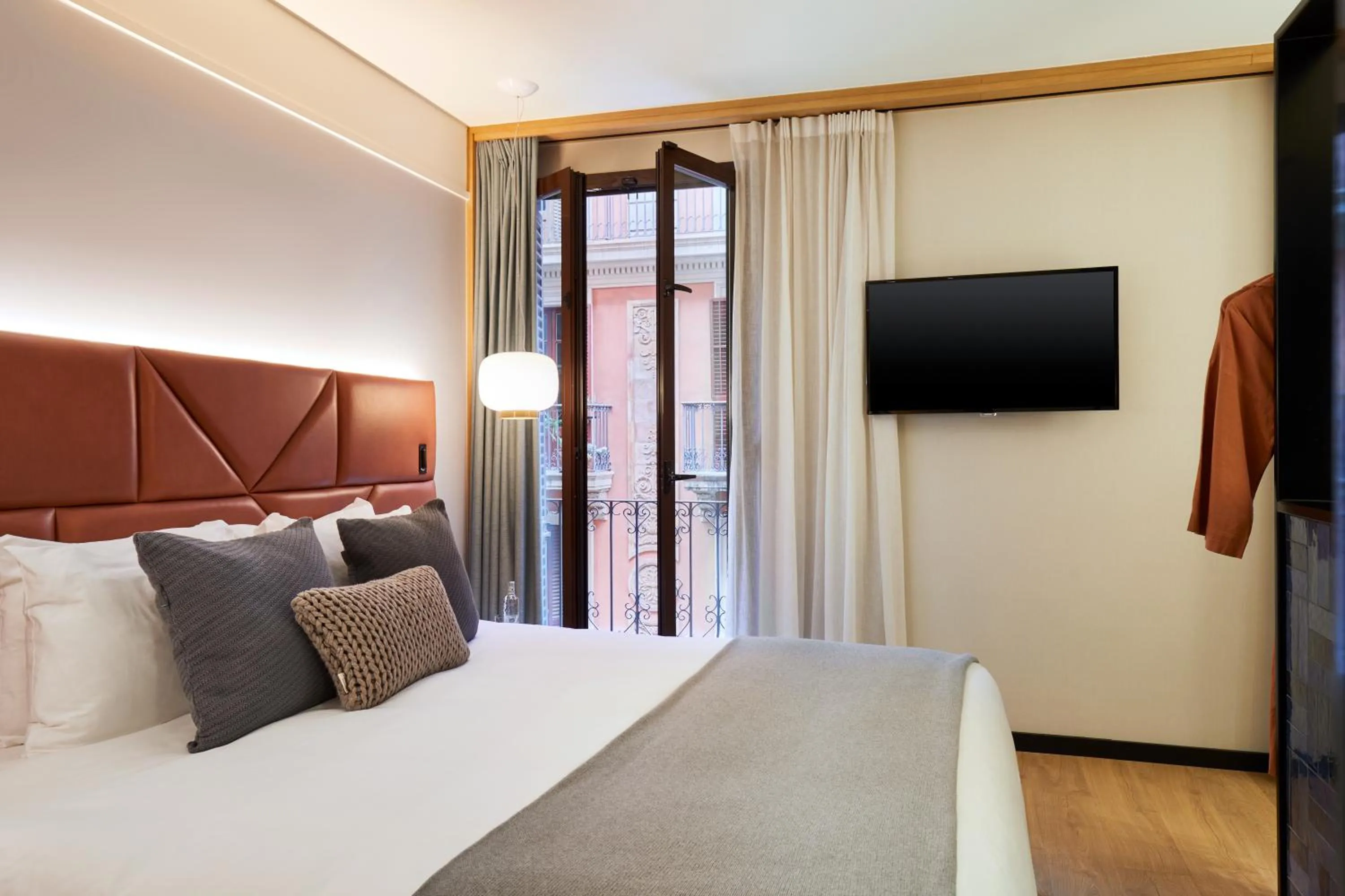 Balcony/Terrace, Bed in Kimpton Vividora Hotel by IHG