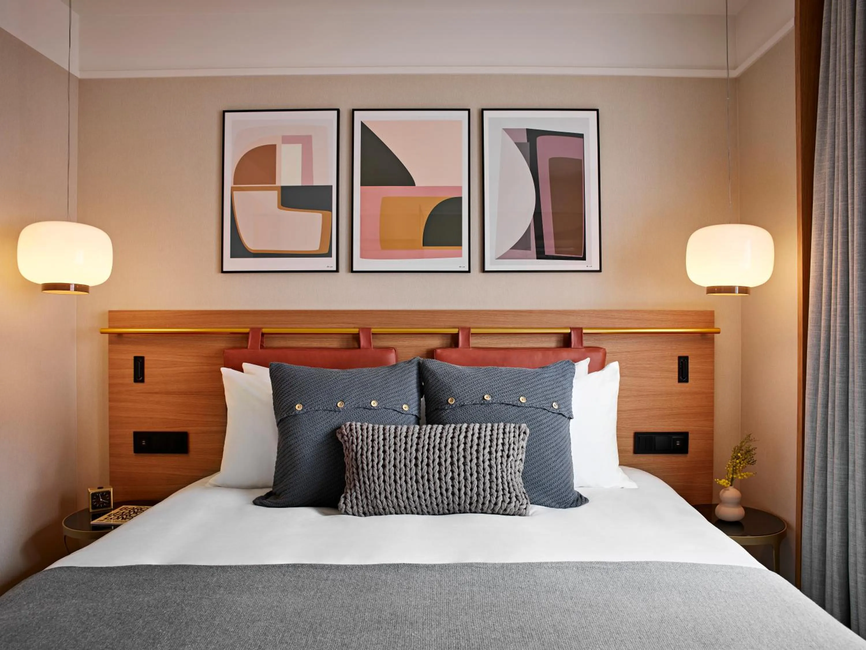 Bed in Kimpton Vividora Hotel by IHG