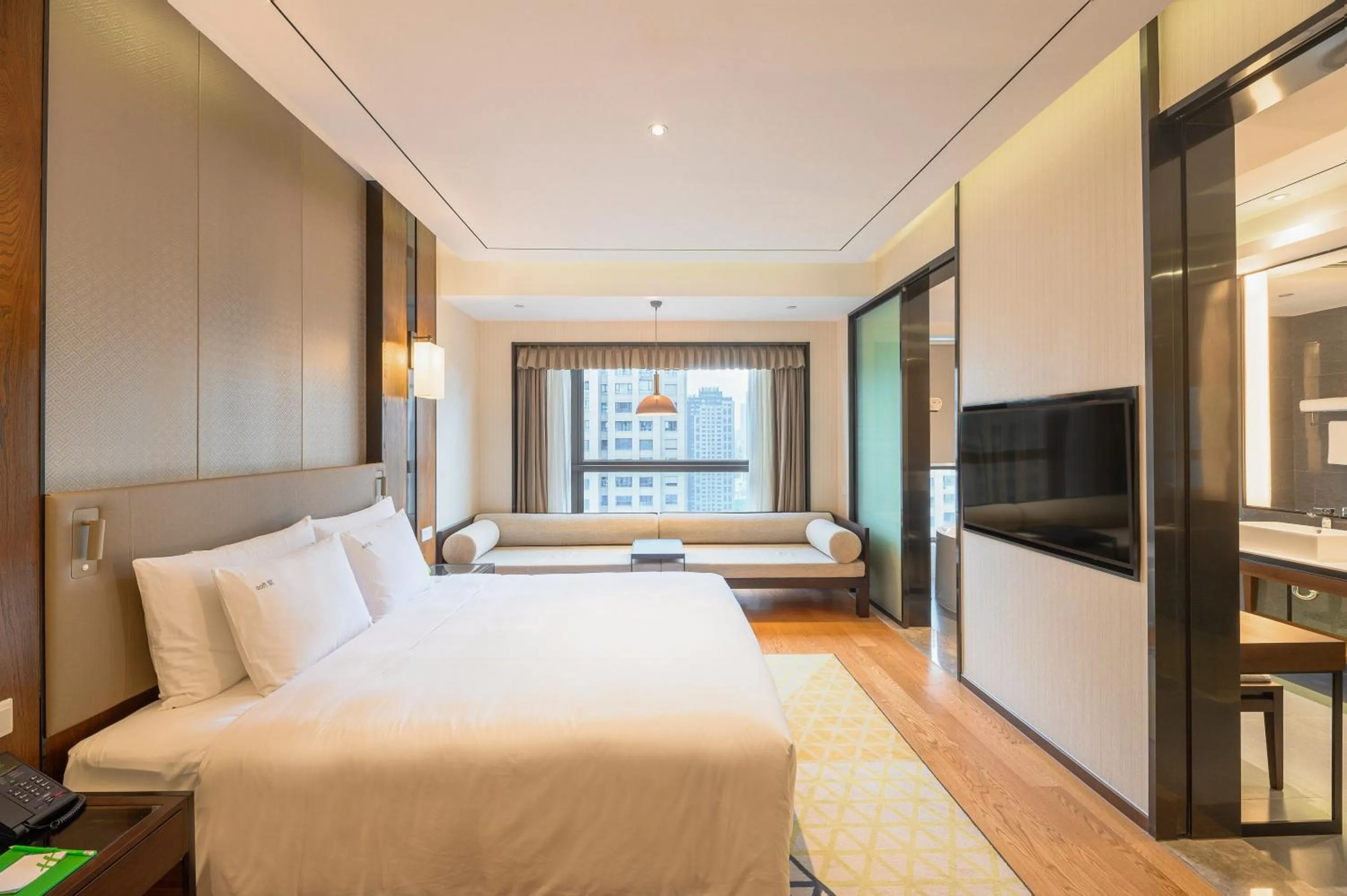 Bedroom, Bed in Holiday Inn Kunshan, an IHG Hotel