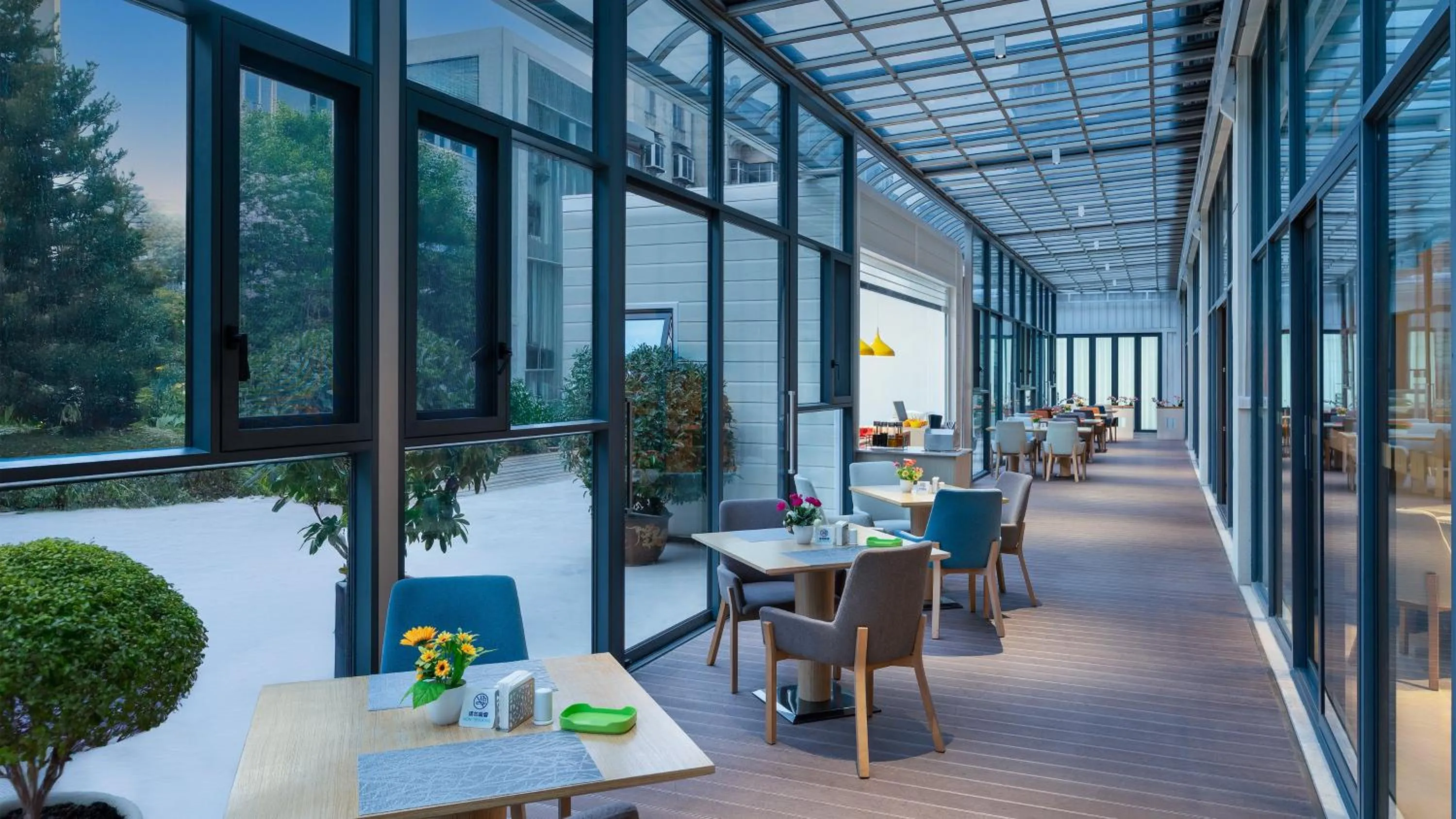 Restaurant/places to eat in Holiday Inn Express Kunming West by IHG